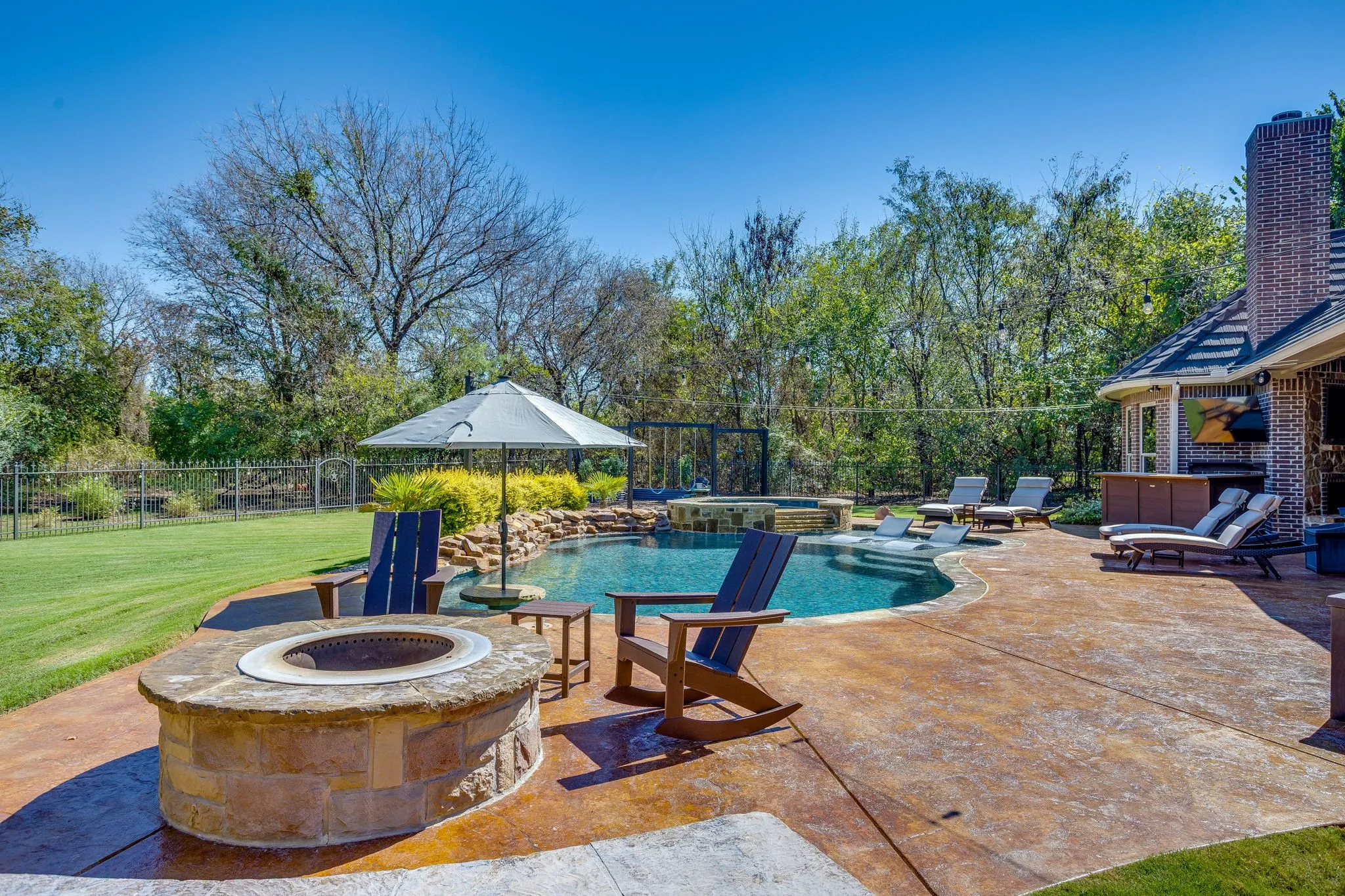 Salt water pool with auto fill from the well, Pentair IntelliTouch automation system, IntelliChem - automated chemical control system, auto acid doser to keep PH at constant safe  , a new salt cell and cordless robot cleaner.