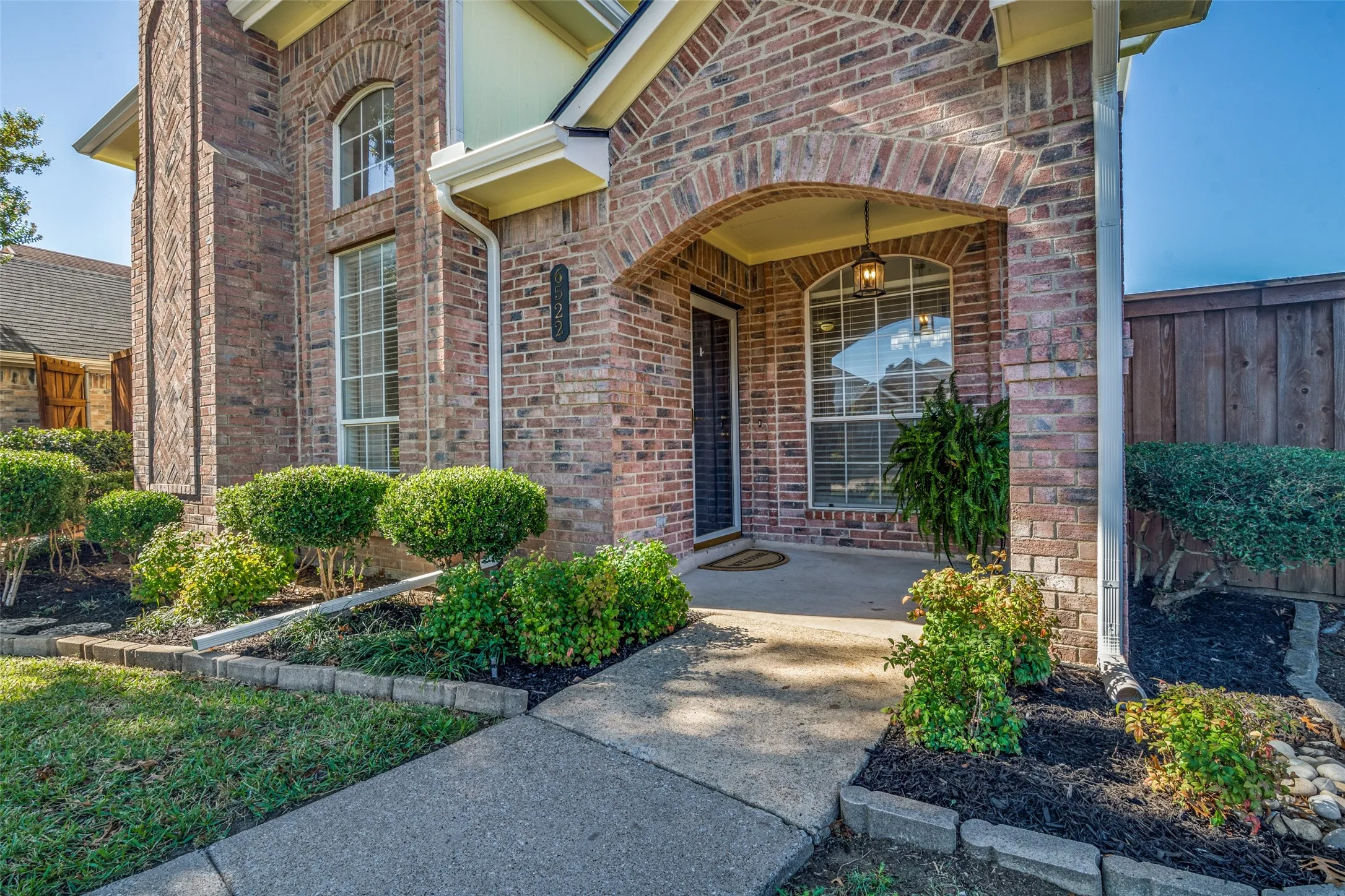 Single Family Residence For Sale in Dallas County , 6522 White Oak Drive, Rowlett, Texas 75089, 3 Bedroom, 3 Bathroom, 2 Garage spaces, 1,704 Sqft, built in 1990, mls#21406526, Real Estate Agent in Rowlett, Homes For Sale in Dallas county, Homes For Sale in Rowlett, Realtor in Rowlett Texas, Real Estate Brokerage Independent Realty Texas, Luminita Cordes Realtor