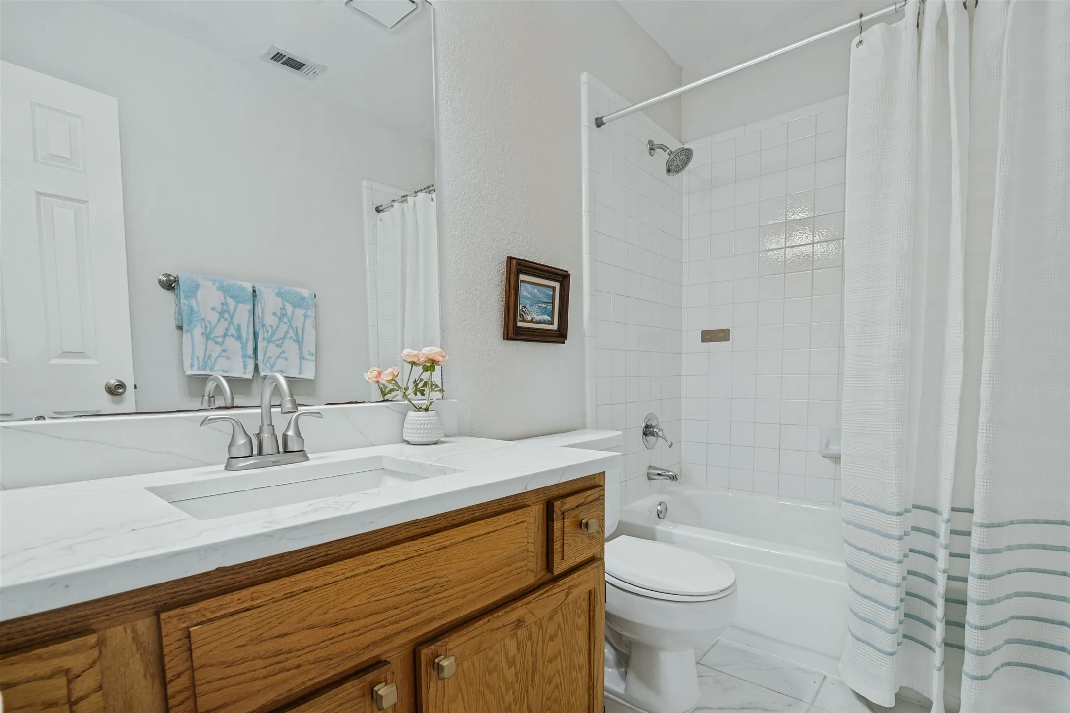 Single Family Residence For Sale in Dallas County , 6522 White Oak Drive, Rowlett, Texas 75089, 3 Bedroom, 3 Bathroom, 2 Garage spaces, 1,704 Sqft, built in 1990, mls#21406526, Real Estate Agent in Rowlett, Homes For Sale in Dallas county, Homes For Sale in Rowlett, Realtor in Rowlett Texas, Real Estate Brokerage Independent Realty Texas, Luminita Cordes Realtor