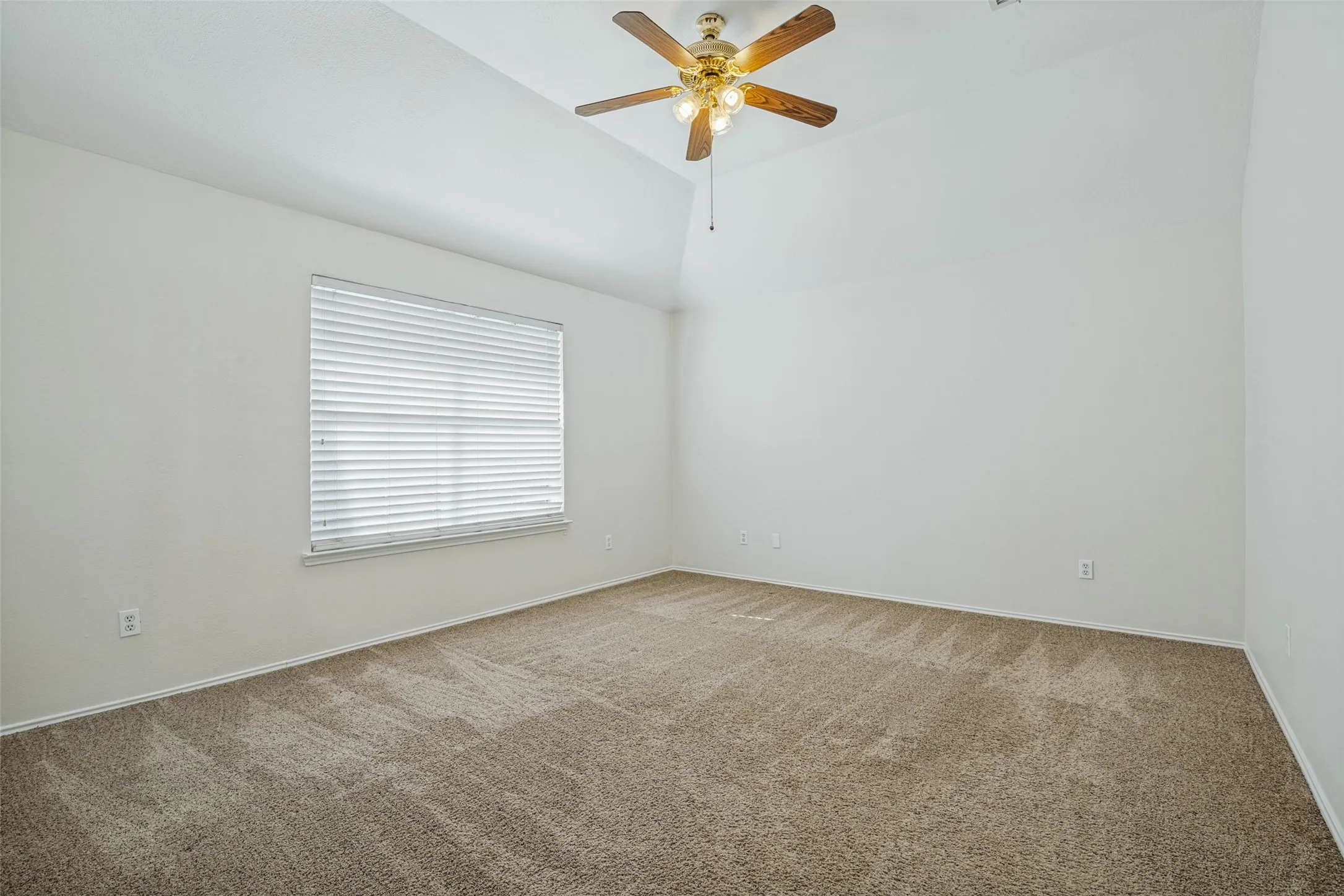 Single Family Residence For Sale in Dallas County , 6522 White Oak Drive, Rowlett, Texas 75089, 3 Bedroom, 3 Bathroom, 2 Garage spaces, 1,704 Sqft, built in 1990, mls#21406526, Real Estate Agent in Rowlett, Homes For Sale in Dallas county, Homes For Sale in Rowlett, Realtor in Rowlett Texas, Real Estate Brokerage Independent Realty Texas, Luminita Cordes Realtor