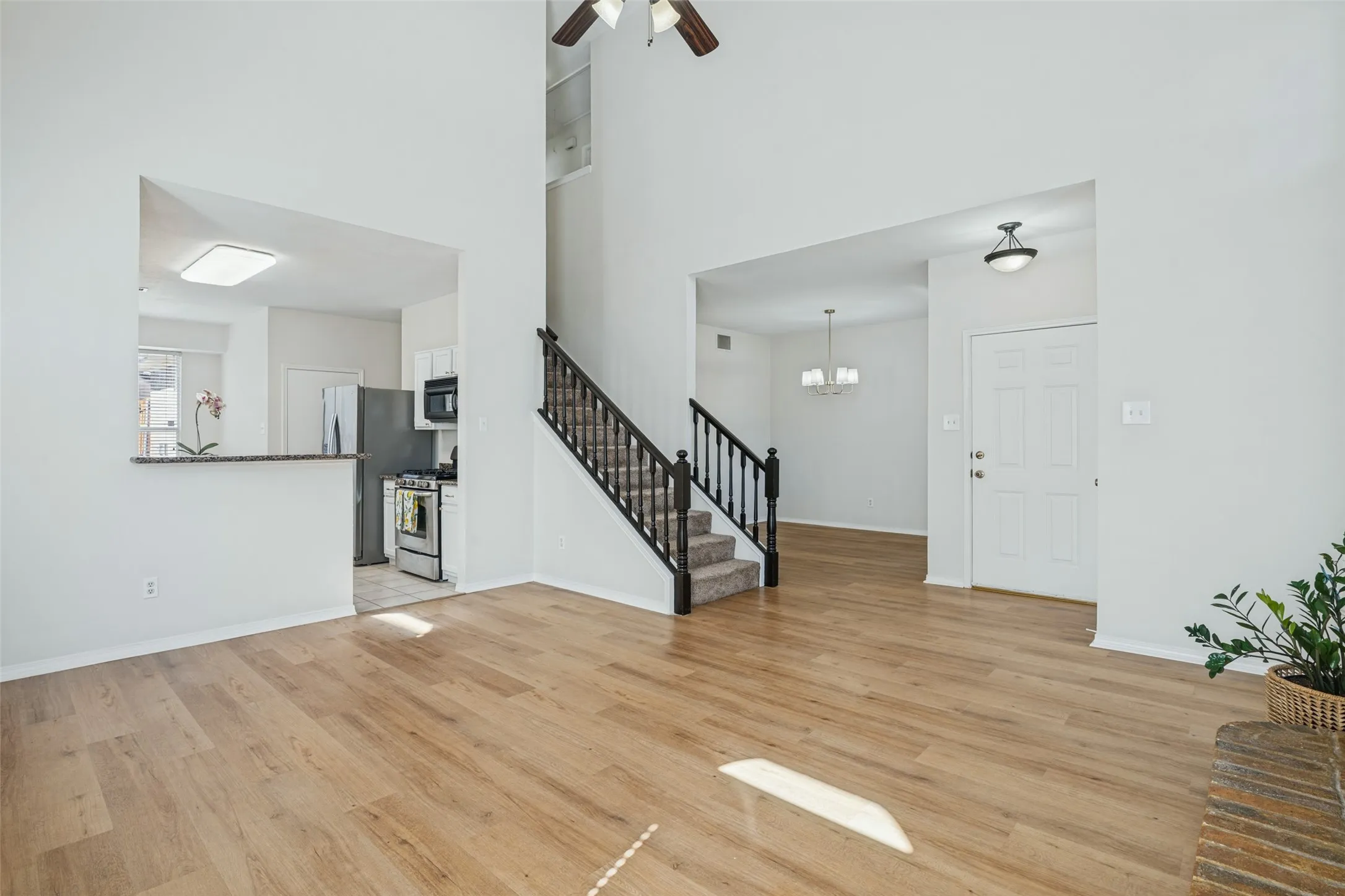 Single Family Residence For Sale in Dallas County , 6522 White Oak Drive, Rowlett, Texas 75089, 3 Bedroom, 3 Bathroom, 2 Garage spaces, 1,704 Sqft, built in 1990, mls#21406526, Real Estate Agent in Rowlett, Homes For Sale in Dallas county, Homes For Sale in Rowlett, Realtor in Rowlett Texas, Real Estate Brokerage Independent Realty Texas, Luminita Cordes Realtor
