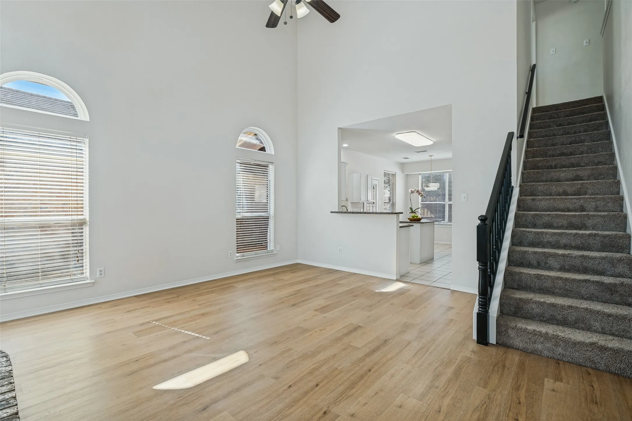 Single Family Residence For Sale in Dallas County , 6522 White Oak Drive, Rowlett, Texas 75089, 3 Bedroom, 3 Bathroom, 2 Garage spaces, 1,704 Sqft, built in 1990, mls#21406526, Real Estate Agent in Rowlett, Homes For Sale in Dallas county, Homes For Sale in Rowlett, Realtor in Rowlett Texas, Real Estate Brokerage Independent Realty Texas, Luminita Cordes Realtor