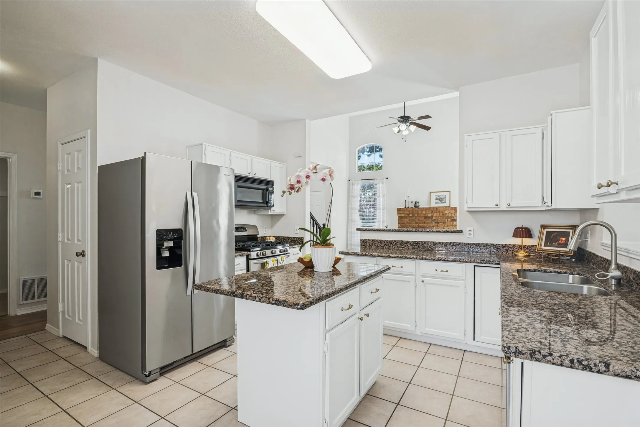 Single Family Residence For Sale in Dallas County , 6522 White Oak Drive, Rowlett, Texas 75089, 3 Bedroom, 3 Bathroom, 2 Garage spaces, 1,704 Sqft, built in 1990, mls#21406526, Real Estate Agent in Rowlett, Homes For Sale in Dallas county, Homes For Sale in Rowlett, Realtor in Rowlett Texas, Real Estate Brokerage Independent Realty Texas, Luminita Cordes Realtor