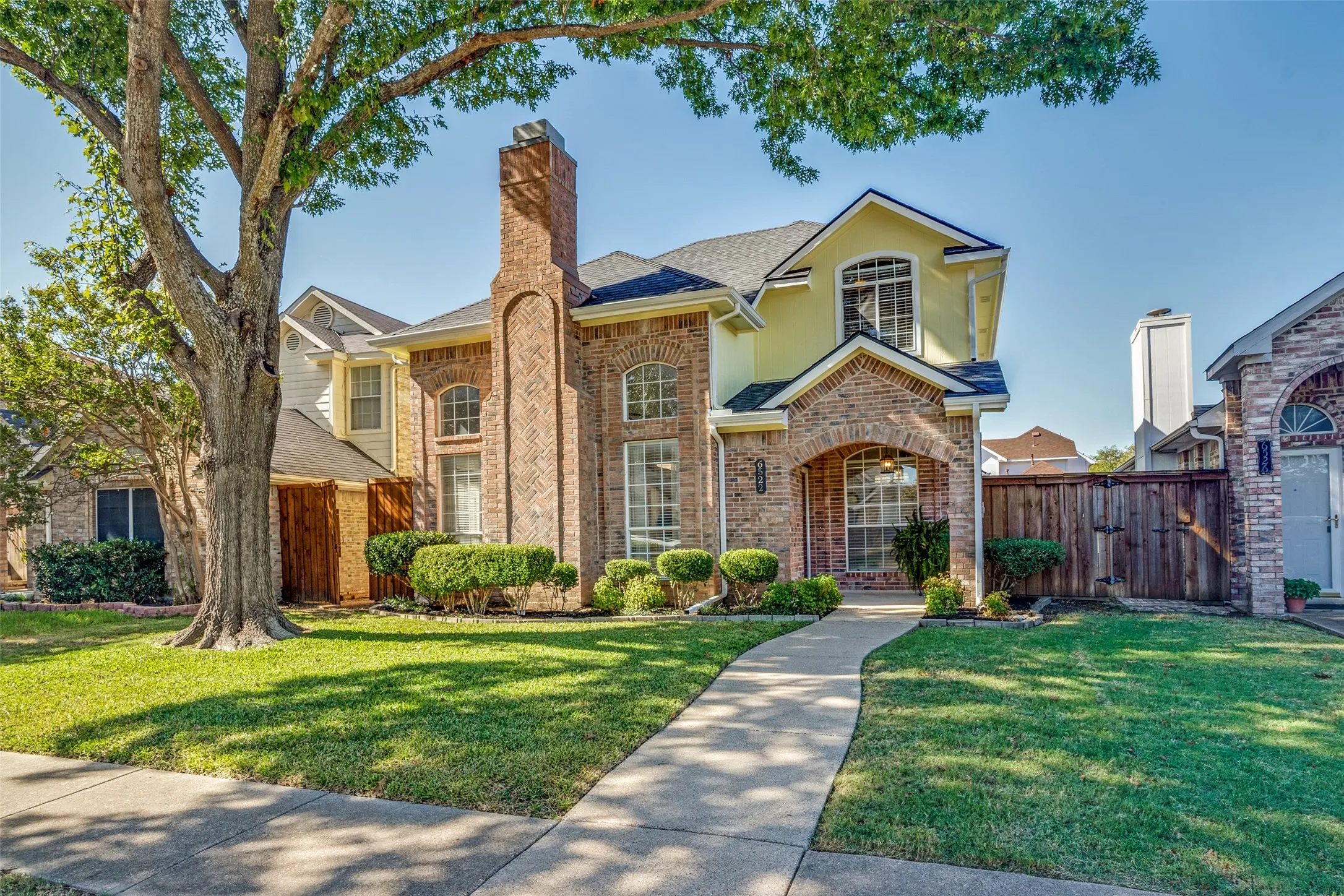 Single Family Residence For Sale in Dallas County , 6522 White Oak Drive, Rowlett, Texas 75089, 3 Bedroom, 3 Bathroom, 2 Garage spaces, 1,704 Sqft, built in 1990, mls#21406526, Real Estate Agent in Rowlett, Homes For Sale in Dallas county, Homes For Sale in Rowlett, Realtor in Rowlett Texas, Real Estate Brokerage Independent Realty Texas, Luminita Cordes Realtor