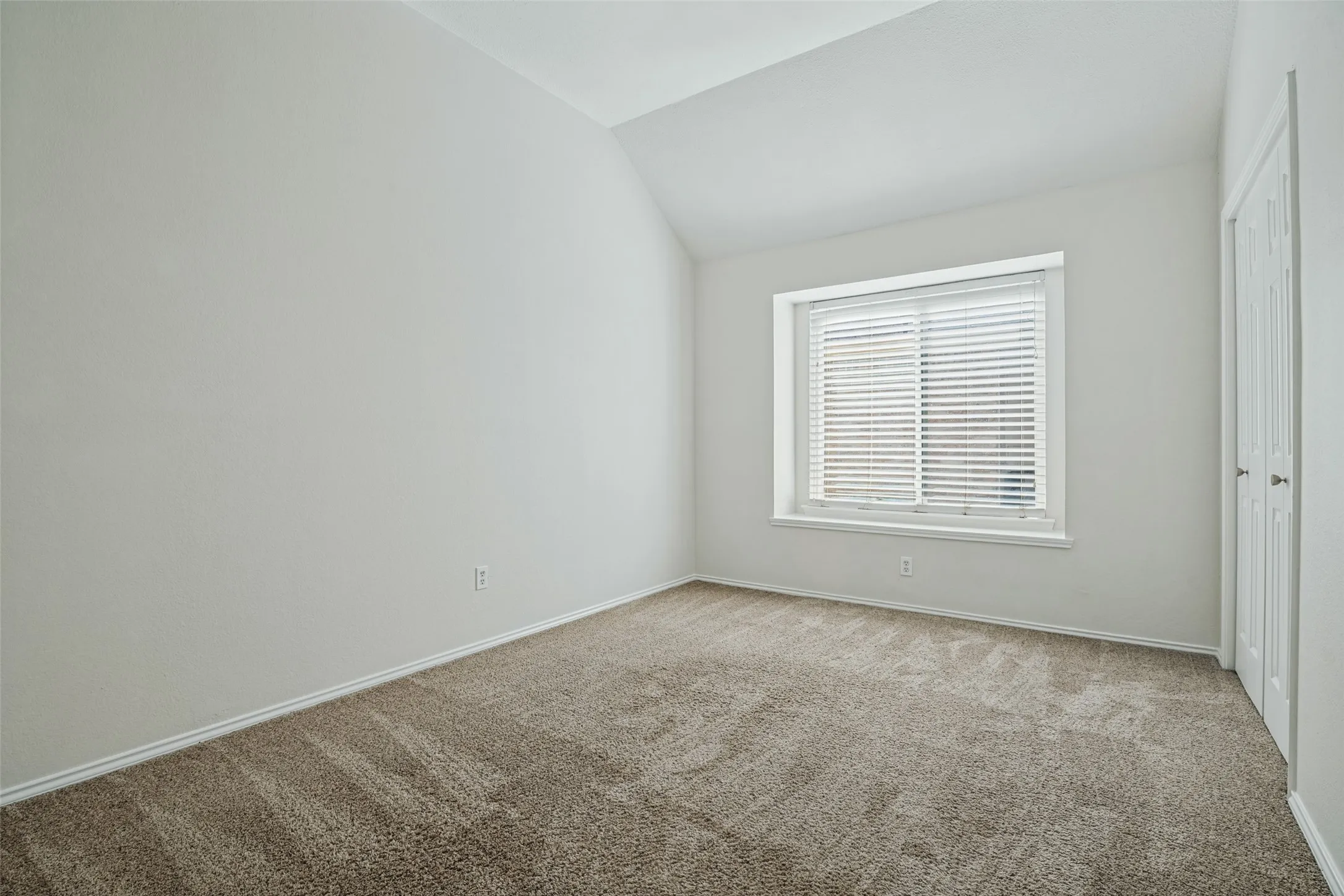 Single Family Residence For Sale in Dallas County , 6522 White Oak Drive, Rowlett, Texas 75089, 3 Bedroom, 3 Bathroom, 2 Garage spaces, 1,704 Sqft, built in 1990, mls#21406526, Real Estate Agent in Rowlett, Homes For Sale in Dallas county, Homes For Sale in Rowlett, Realtor in Rowlett Texas, Real Estate Brokerage Independent Realty Texas, Luminita Cordes Realtor