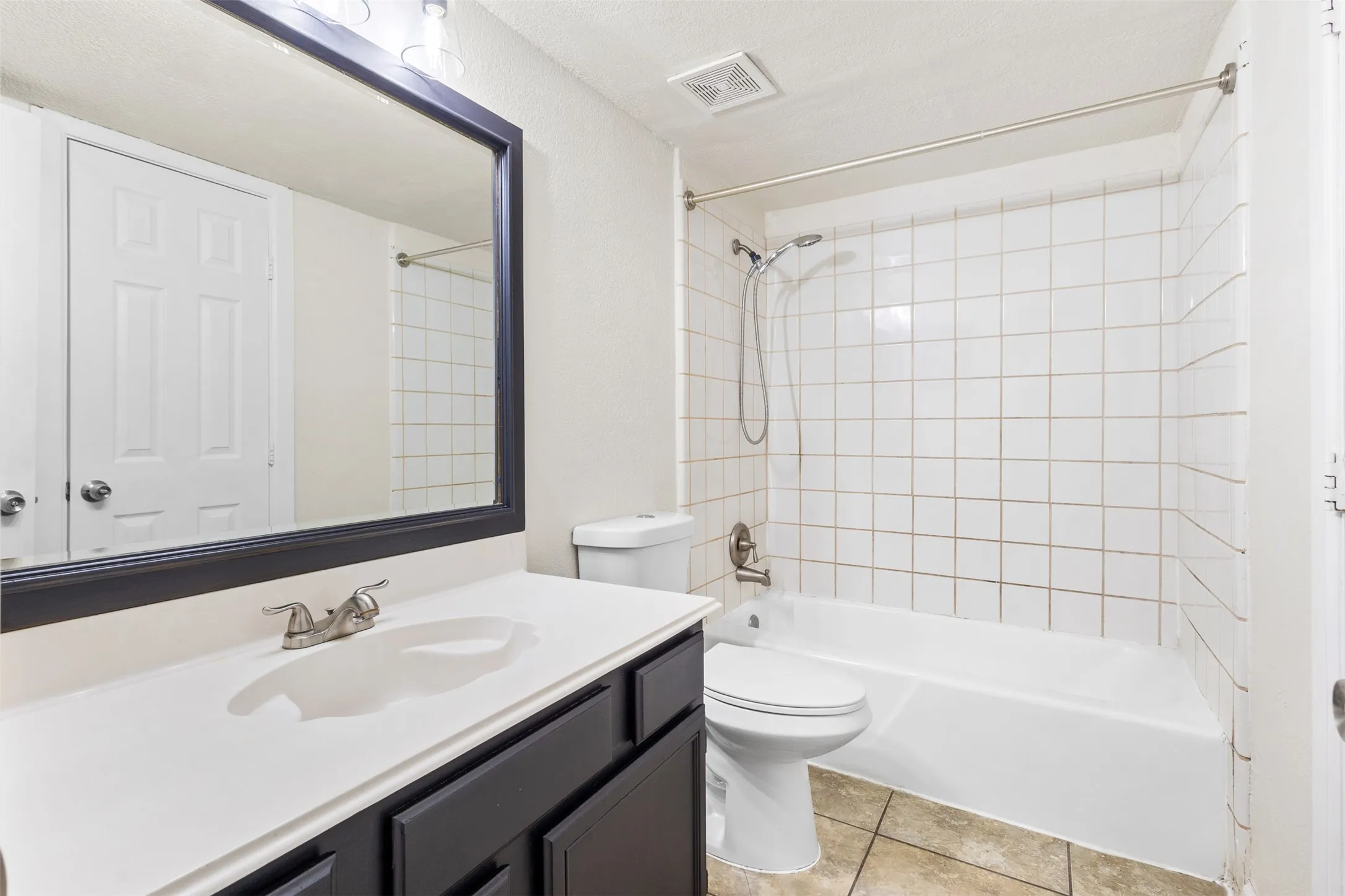 Townhouse For Rent in Tarrant County , 2804 Spring Valley Drive, Bedford, Texas 76021, 4 Bedroom, 2 Bathroom, 2 Garage spaces, 2,130 Sqft, built in 1973, mls#21406527, Real Estate Agent in Bedford, Homes For Rent in Tarrant county, Homes For Rent in Bedford, Realtor in Bedford Texas, Real Estate Brokerage Independent Realty Texas, Luminita Cordes Realtor