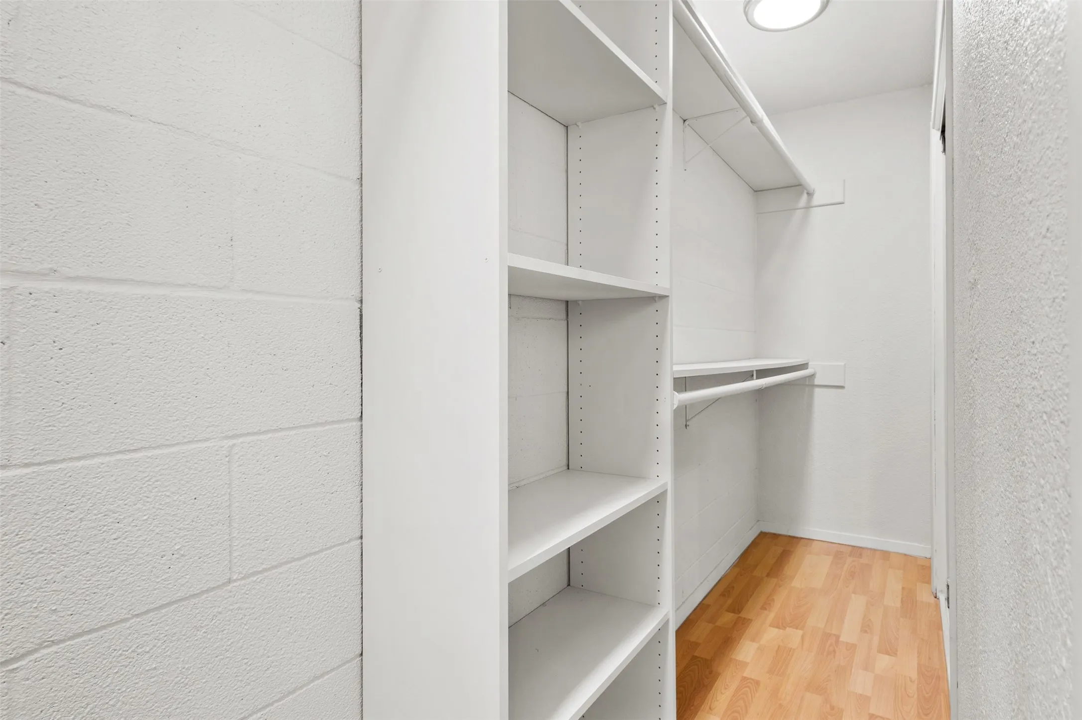 Townhouse For Rent in Tarrant County , 2804 Spring Valley Drive, Bedford, Texas 76021, 4 Bedroom, 2 Bathroom, 2 Garage spaces, 2,130 Sqft, built in 1973, mls#21406527, Real Estate Agent in Bedford, Homes For Rent in Tarrant county, Homes For Rent in Bedford, Realtor in Bedford Texas, Real Estate Brokerage Independent Realty Texas, Luminita Cordes Realtor