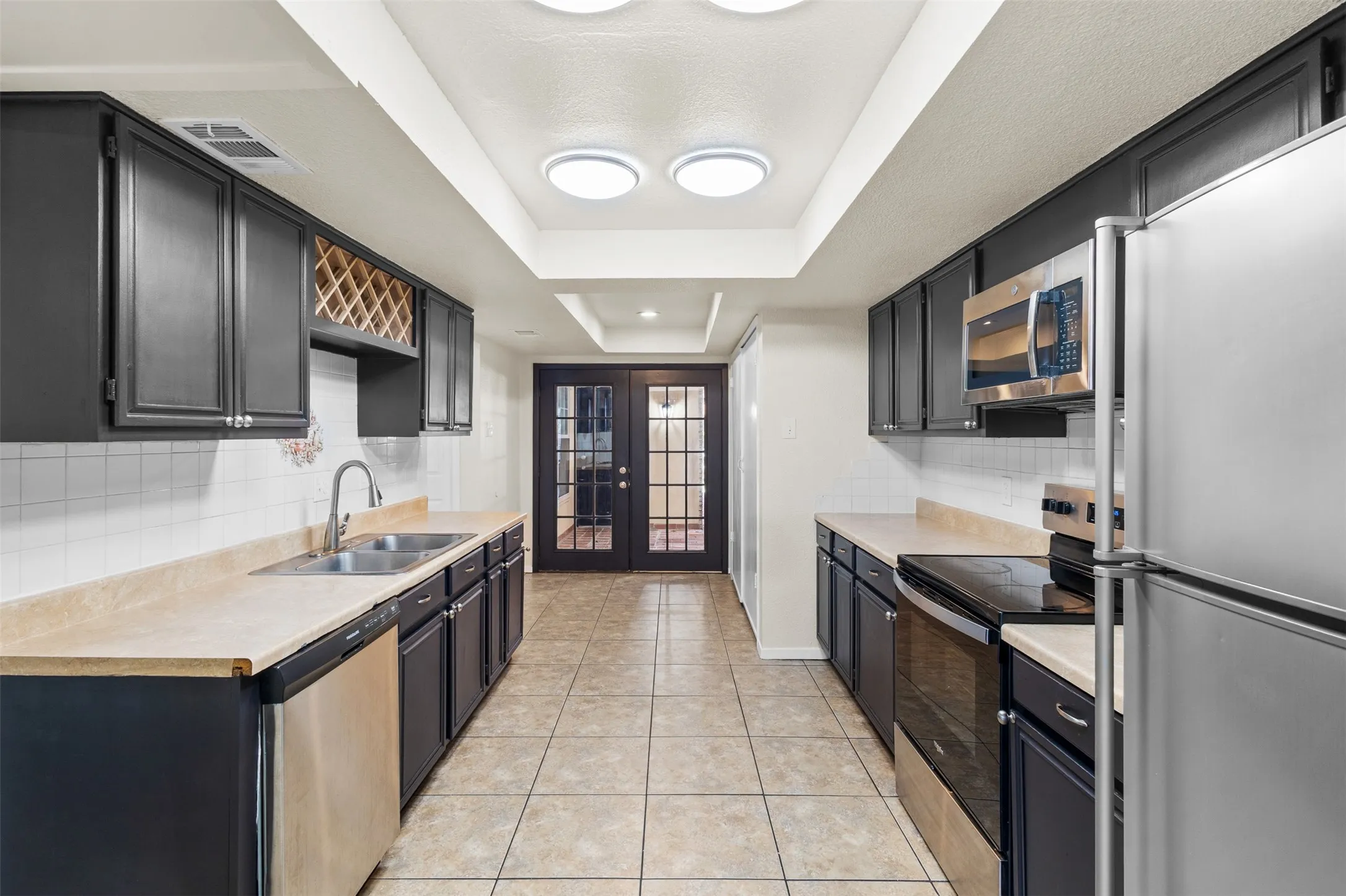 Townhouse For Rent in Tarrant County , 2804 Spring Valley Drive, Bedford, Texas 76021, 4 Bedroom, 2 Bathroom, 2 Garage spaces, 2,130 Sqft, built in 1973, mls#21406527, Real Estate Agent in Bedford, Homes For Rent in Tarrant county, Homes For Rent in Bedford, Realtor in Bedford Texas, Real Estate Brokerage Independent Realty Texas, Luminita Cordes Realtor