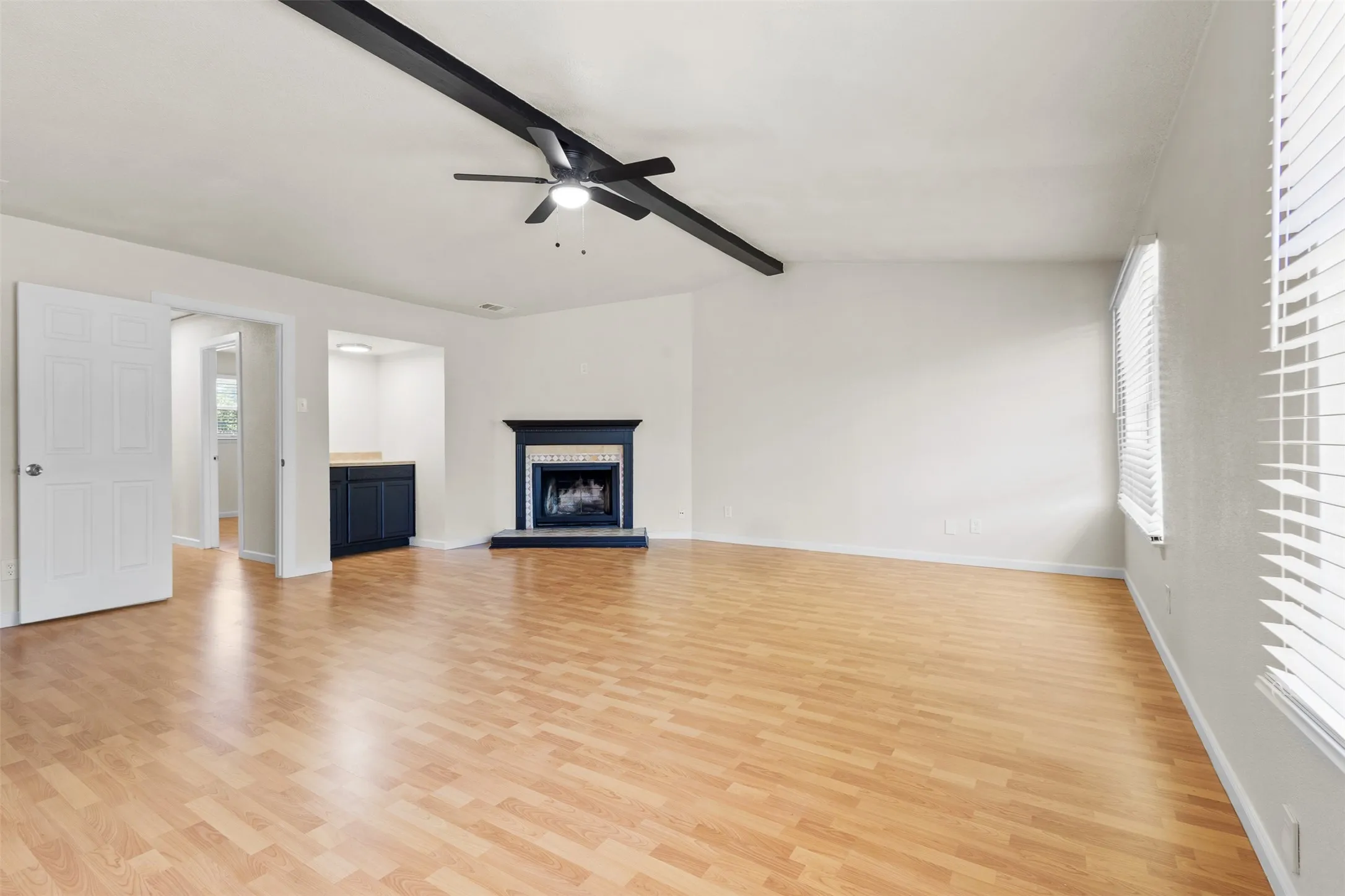 Townhouse For Rent in Tarrant County , 2804 Spring Valley Drive, Bedford, Texas 76021, 4 Bedroom, 2 Bathroom, 2 Garage spaces, 2,130 Sqft, built in 1973, mls#21406527, Real Estate Agent in Bedford, Homes For Rent in Tarrant county, Homes For Rent in Bedford, Realtor in Bedford Texas, Real Estate Brokerage Independent Realty Texas, Luminita Cordes Realtor