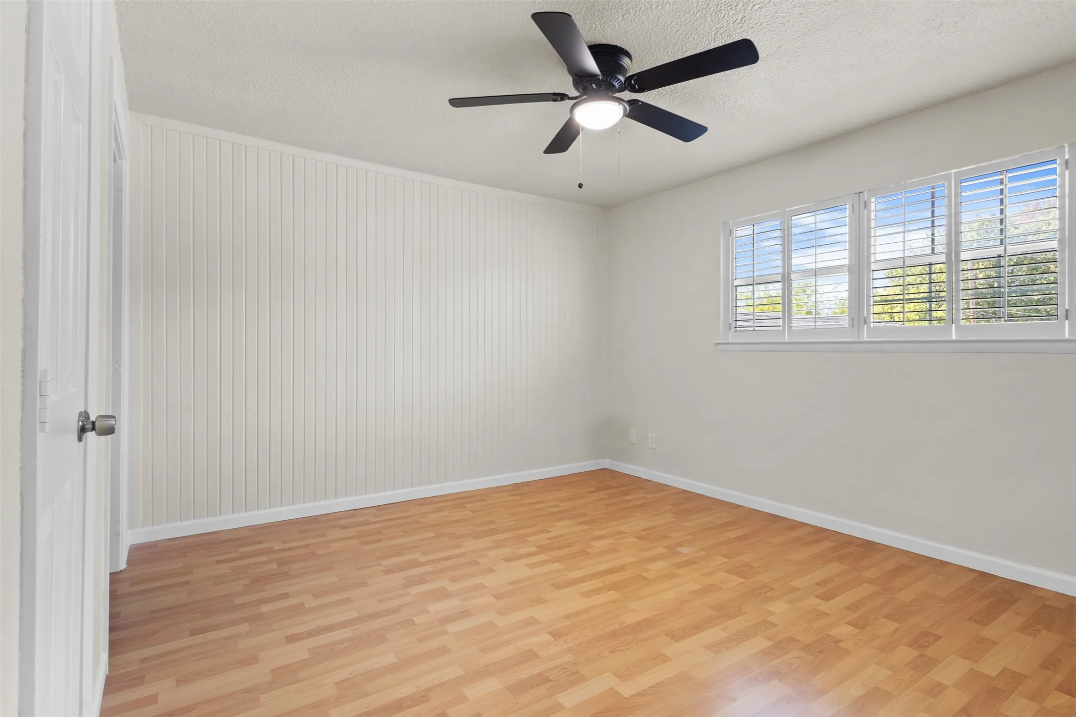 Townhouse For Rent in Tarrant County , 2804 Spring Valley Drive, Bedford, Texas 76021, 4 Bedroom, 2 Bathroom, 2 Garage spaces, 2,130 Sqft, built in 1973, mls#21406527, Real Estate Agent in Bedford, Homes For Rent in Tarrant county, Homes For Rent in Bedford, Realtor in Bedford Texas, Real Estate Brokerage Independent Realty Texas, Luminita Cordes Realtor