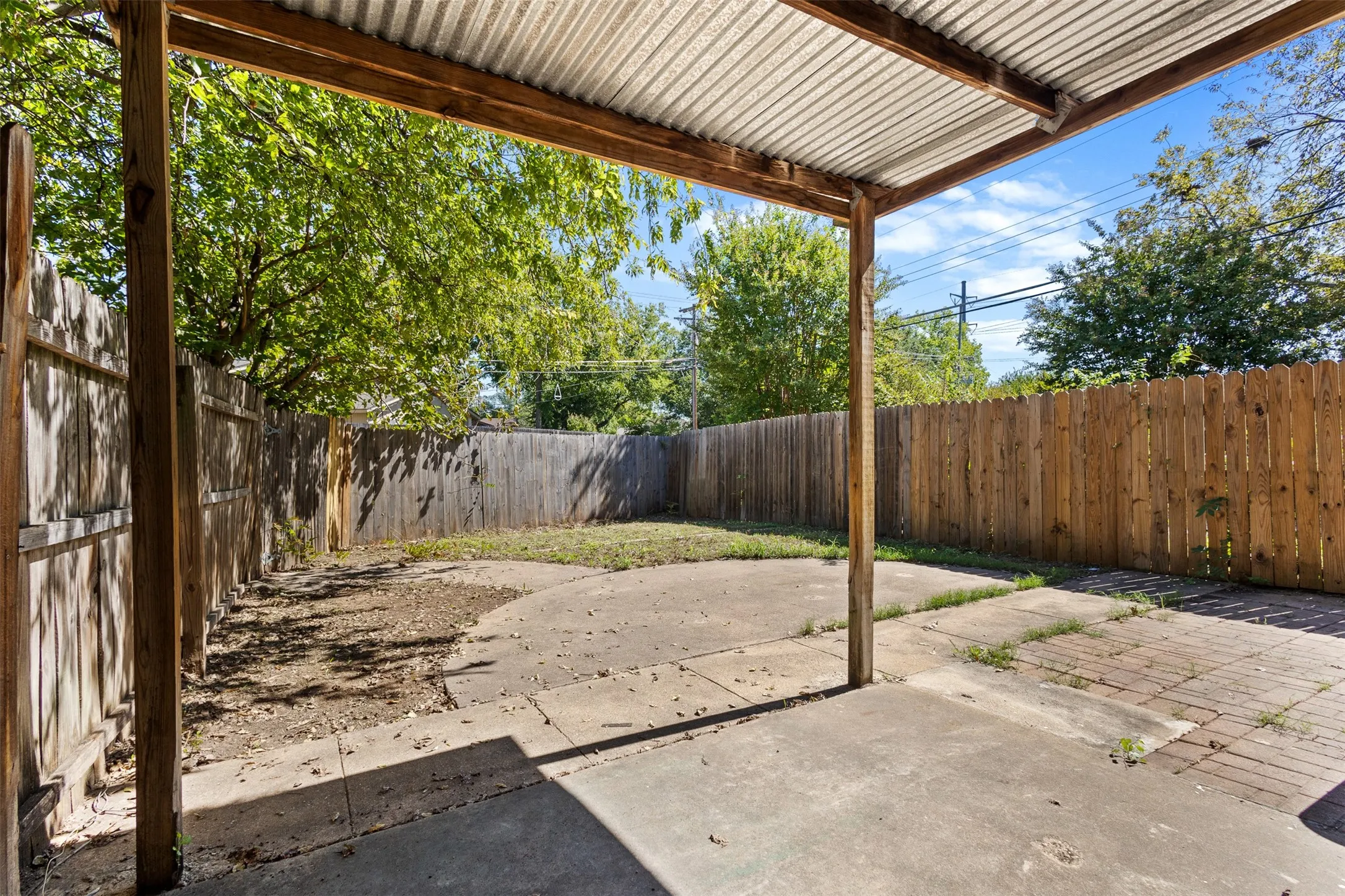 Townhouse For Rent in Tarrant County , 2804 Spring Valley Drive, Bedford, Texas 76021, 4 Bedroom, 2 Bathroom, 2 Garage spaces, 2,130 Sqft, built in 1973, mls#21406527, Real Estate Agent in Bedford, Homes For Rent in Tarrant county, Homes For Rent in Bedford, Realtor in Bedford Texas, Real Estate Brokerage Independent Realty Texas, Luminita Cordes Realtor