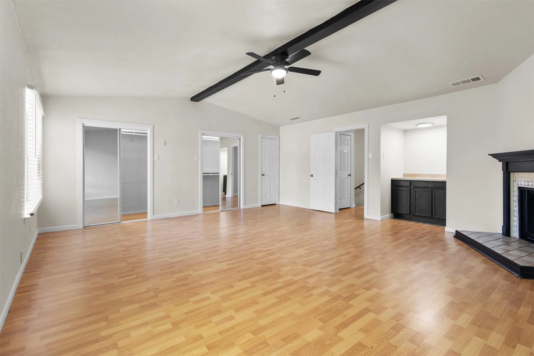 Townhouse For Rent in Tarrant County , 2804 Spring Valley Drive, Bedford, Texas 76021, 4 Bedroom, 2 Bathroom, 2 Garage spaces, 2,130 Sqft, built in 1973, mls#21406527, Real Estate Agent in Bedford, Homes For Rent in Tarrant county, Homes For Rent in Bedford, Realtor in Bedford Texas, Real Estate Brokerage Independent Realty Texas, Luminita Cordes Realtor
