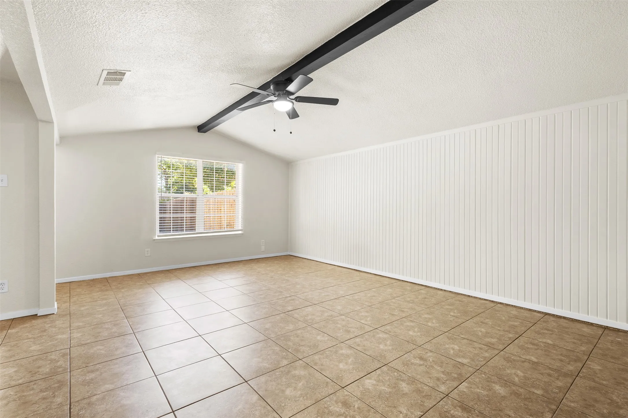 Townhouse For Rent in Tarrant County , 2804 Spring Valley Drive, Bedford, Texas 76021, 4 Bedroom, 2 Bathroom, 2 Garage spaces, 2,130 Sqft, built in 1973, mls#21406527, Real Estate Agent in Bedford, Homes For Rent in Tarrant county, Homes For Rent in Bedford, Realtor in Bedford Texas, Real Estate Brokerage Independent Realty Texas, Luminita Cordes Realtor