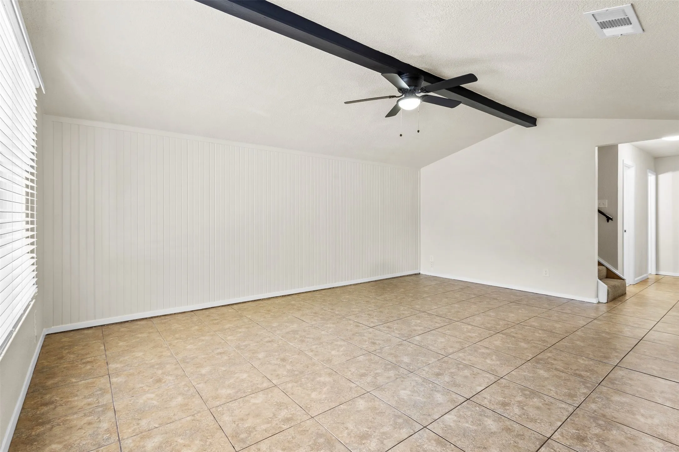Townhouse For Rent in Tarrant County , 2804 Spring Valley Drive, Bedford, Texas 76021, 4 Bedroom, 2 Bathroom, 2 Garage spaces, 2,130 Sqft, built in 1973, mls#21406527, Real Estate Agent in Bedford, Homes For Rent in Tarrant county, Homes For Rent in Bedford, Realtor in Bedford Texas, Real Estate Brokerage Independent Realty Texas, Luminita Cordes Realtor