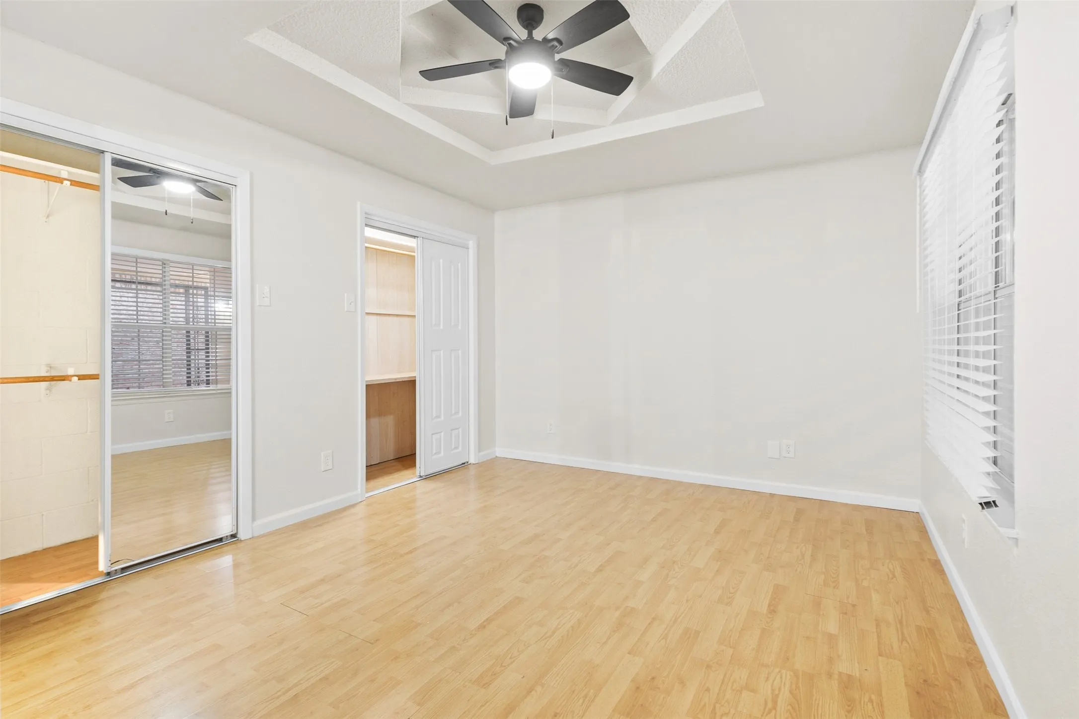 Townhouse For Rent in Tarrant County , 2804 Spring Valley Drive, Bedford, Texas 76021, 4 Bedroom, 2 Bathroom, 2 Garage spaces, 2,130 Sqft, built in 1973, mls#21406527, Real Estate Agent in Bedford, Homes For Rent in Tarrant county, Homes For Rent in Bedford, Realtor in Bedford Texas, Real Estate Brokerage Independent Realty Texas, Luminita Cordes Realtor