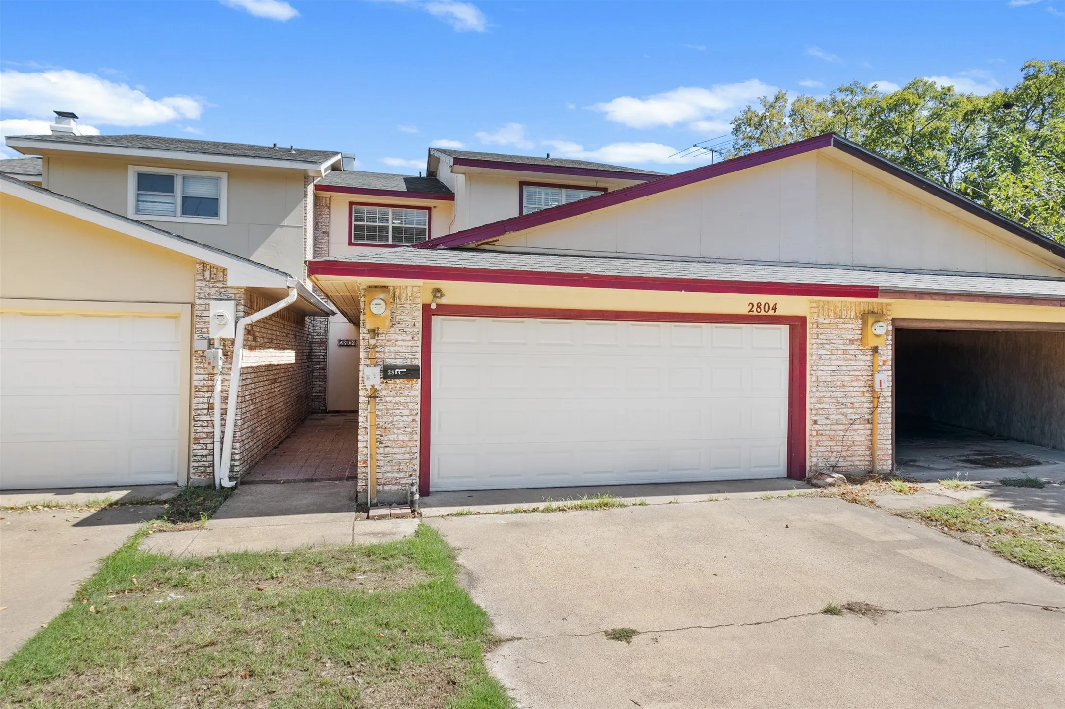 Townhouse For Rent in Tarrant County , 2804 Spring Valley Drive, Bedford, Texas 76021, 4 Bedroom, 2 Bathroom, 2 Garage spaces, 2,130 Sqft, built in 1973, mls#21406527, Real Estate Agent in Bedford, Homes For Rent in Tarrant county, Homes For Rent in Bedford, Realtor in Bedford Texas, Real Estate Brokerage Independent Realty Texas, Luminita Cordes Realtor