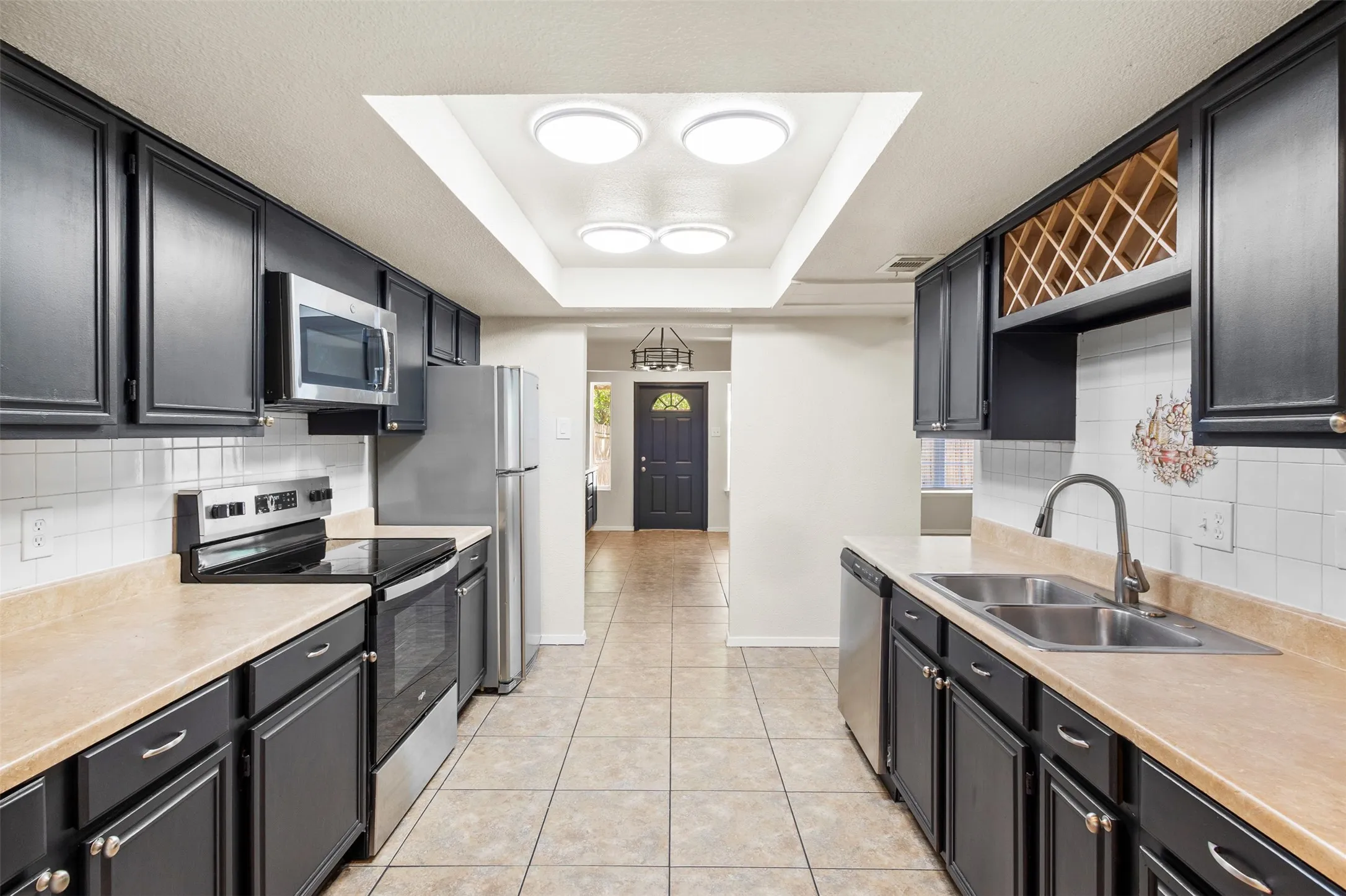 Townhouse For Rent in Tarrant County , 2804 Spring Valley Drive, Bedford, Texas 76021, 4 Bedroom, 2 Bathroom, 2 Garage spaces, 2,130 Sqft, built in 1973, mls#21406527, Real Estate Agent in Bedford, Homes For Rent in Tarrant county, Homes For Rent in Bedford, Realtor in Bedford Texas, Real Estate Brokerage Independent Realty Texas, Luminita Cordes Realtor