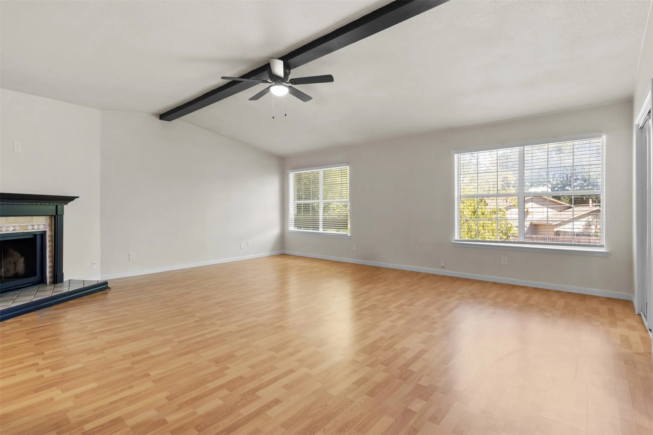 Townhouse For Rent in Tarrant County , 2804 Spring Valley Drive, Bedford, Texas 76021, 4 Bedroom, 2 Bathroom, 2 Garage spaces, 2,130 Sqft, built in 1973, mls#21406527, Real Estate Agent in Bedford, Homes For Rent in Tarrant county, Homes For Rent in Bedford, Realtor in Bedford Texas, Real Estate Brokerage Independent Realty Texas, Luminita Cordes Realtor