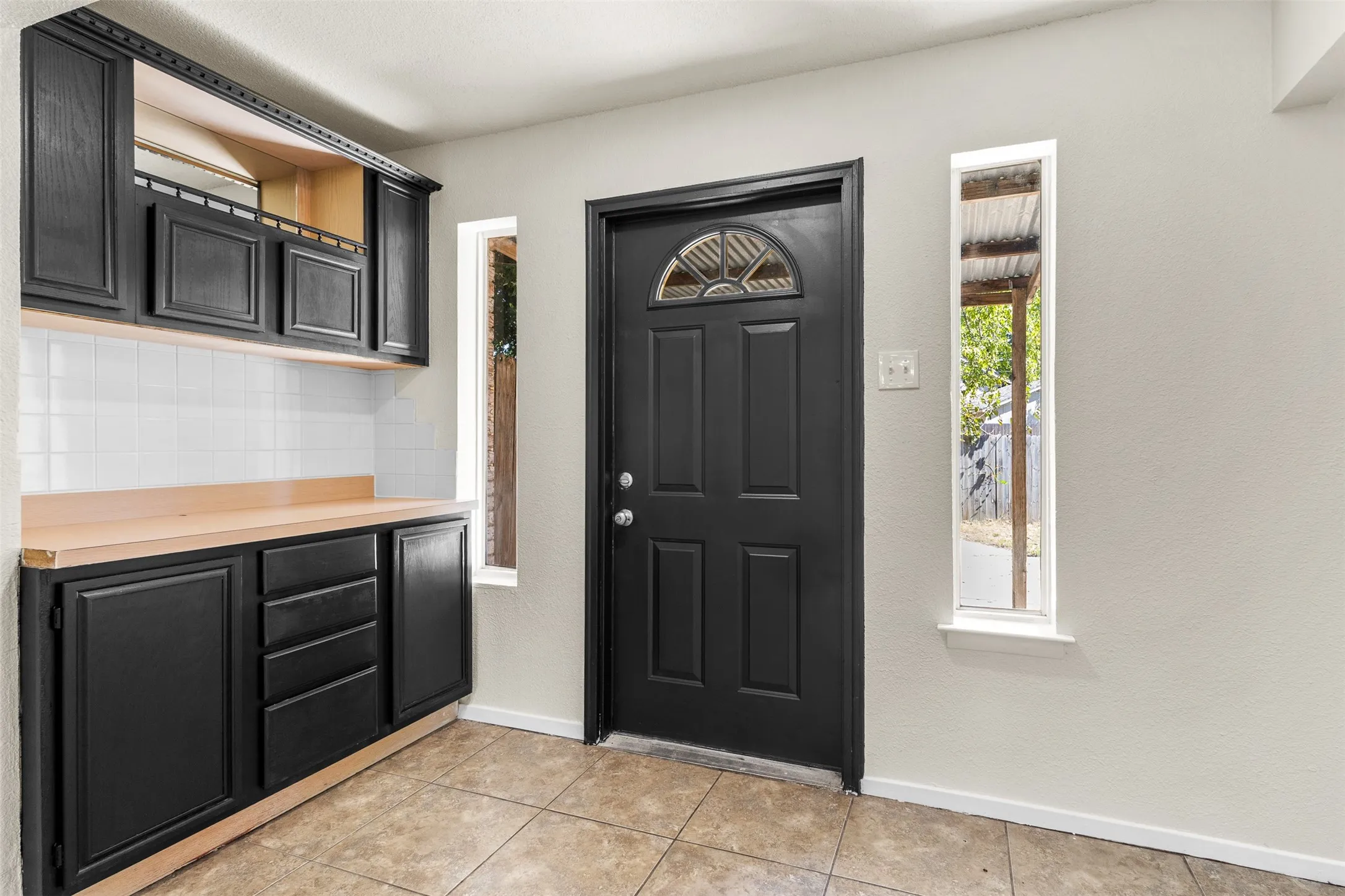 Townhouse For Rent in Tarrant County , 2804 Spring Valley Drive, Bedford, Texas 76021, 4 Bedroom, 2 Bathroom, 2 Garage spaces, 2,130 Sqft, built in 1973, mls#21406527, Real Estate Agent in Bedford, Homes For Rent in Tarrant county, Homes For Rent in Bedford, Realtor in Bedford Texas, Real Estate Brokerage Independent Realty Texas, Luminita Cordes Realtor