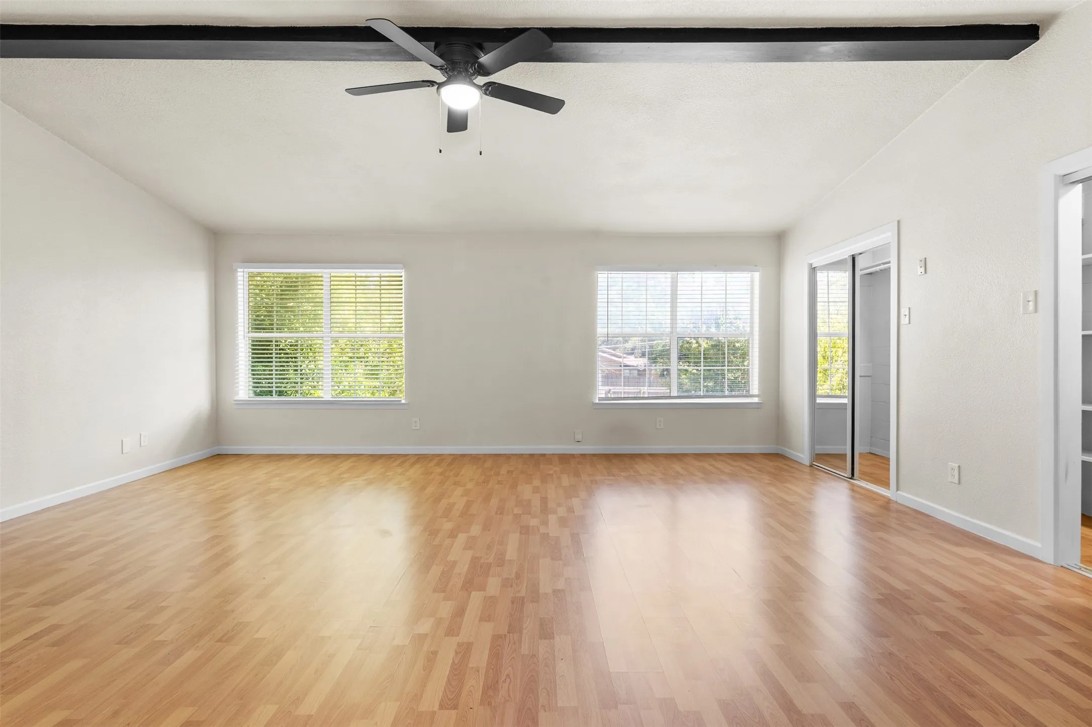 Townhouse For Rent in Tarrant County , 2804 Spring Valley Drive, Bedford, Texas 76021, 4 Bedroom, 2 Bathroom, 2 Garage spaces, 2,130 Sqft, built in 1973, mls#21406527, Real Estate Agent in Bedford, Homes For Rent in Tarrant county, Homes For Rent in Bedford, Realtor in Bedford Texas, Real Estate Brokerage Independent Realty Texas, Luminita Cordes Realtor