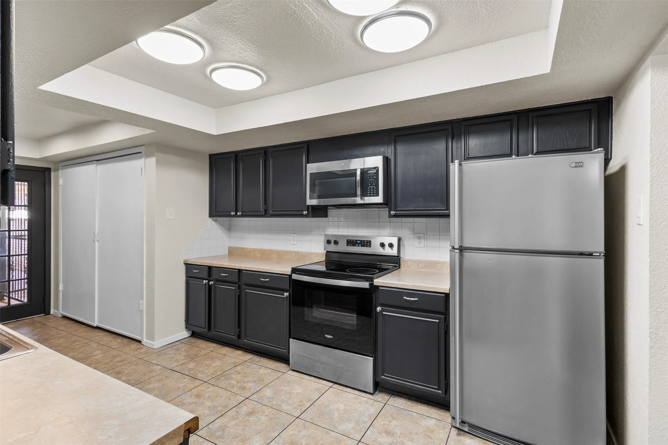 Townhouse For Rent in Tarrant County , 2804 Spring Valley Drive, Bedford, Texas 76021, 4 Bedroom, 2 Bathroom, 2 Garage spaces, 2,130 Sqft, built in 1973, mls#21406527, Real Estate Agent in Bedford, Homes For Rent in Tarrant county, Homes For Rent in Bedford, Realtor in Bedford Texas, Real Estate Brokerage Independent Realty Texas, Luminita Cordes Realtor