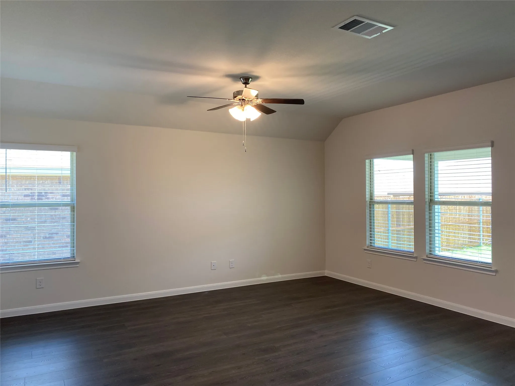 Single Family Residence For Rent in Collin County , 503 Spur Ridge, Princeton, Texas 75407, 4 Bedroom, 2 Bathroom, 2 Garage spaces, 1,798 Sqft, built in 2022, mls#21406533, Real Estate Agent in Princeton, Homes For Rent in Collin county, Homes For Rent in Princeton, Realtor in Princeton Texas, Real Estate Brokerage Independent Realty Texas, Luminita Cordes Realtor