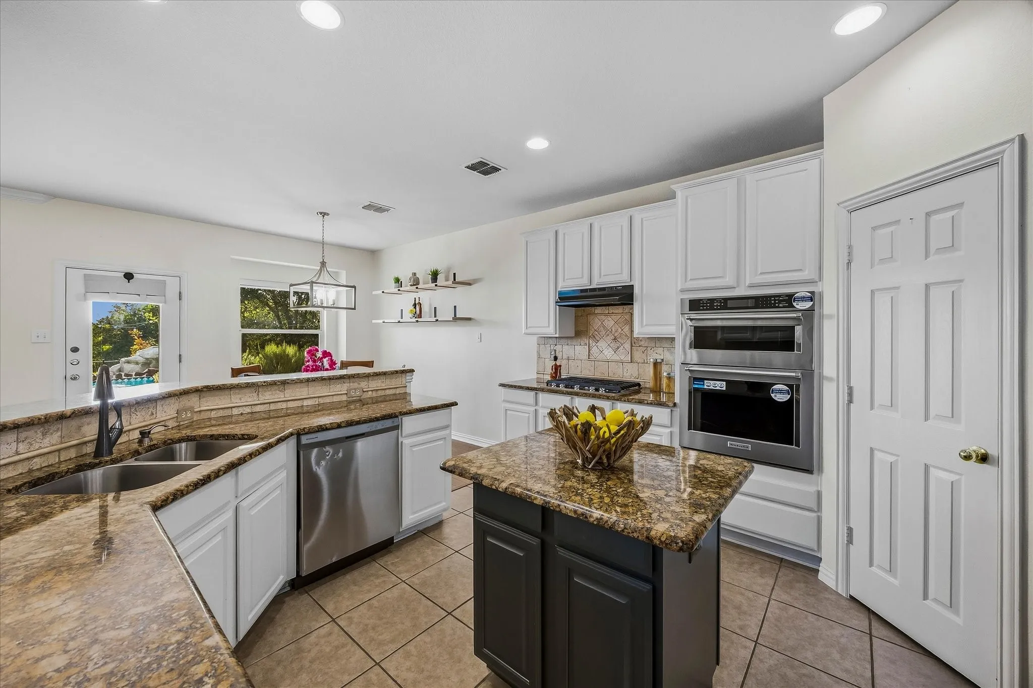 Single Family Residence For Rent in Dallas County , 4102 Stone Haven Drive, Garland, Texas 75043, 4 Bedroom, 3 Bathroom, 2 Garage spaces, 3,156 Sqft, built in 2003, mls#21406523, Real Estate Agent in Garland, Homes For Rent in Dallas county, Homes For Rent in Garland, Realtor in Garland Texas, Real Estate Brokerage Independent Realty Texas, Luminita Cordes Realtor