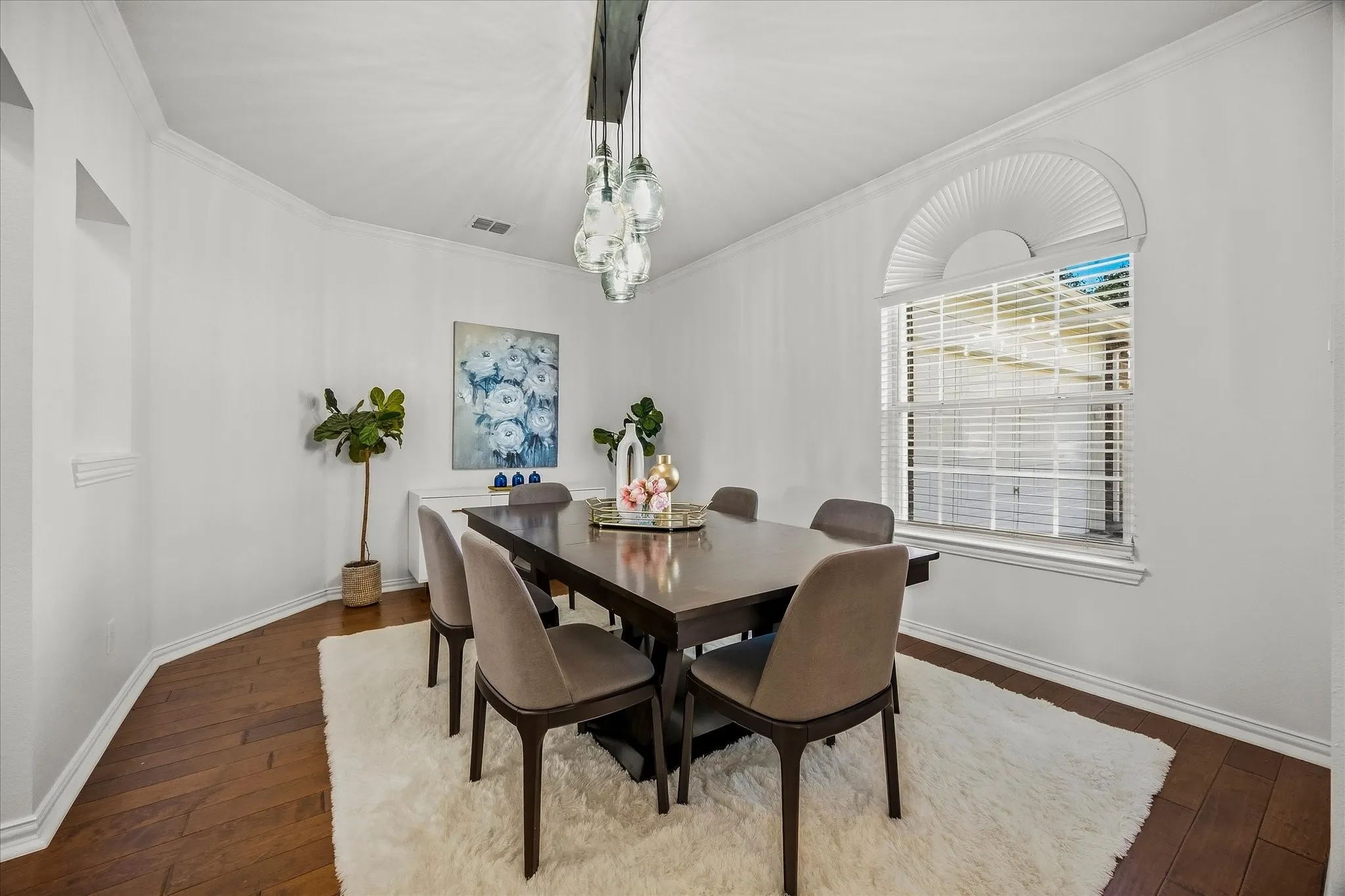 Single Family Residence For Rent in Dallas County , 4102 Stone Haven Drive, Garland, Texas 75043, 4 Bedroom, 3 Bathroom, 2 Garage spaces, 3,156 Sqft, built in 2003, mls#21406523, Real Estate Agent in Garland, Homes For Rent in Dallas county, Homes For Rent in Garland, Realtor in Garland Texas, Real Estate Brokerage Independent Realty Texas, Luminita Cordes Realtor