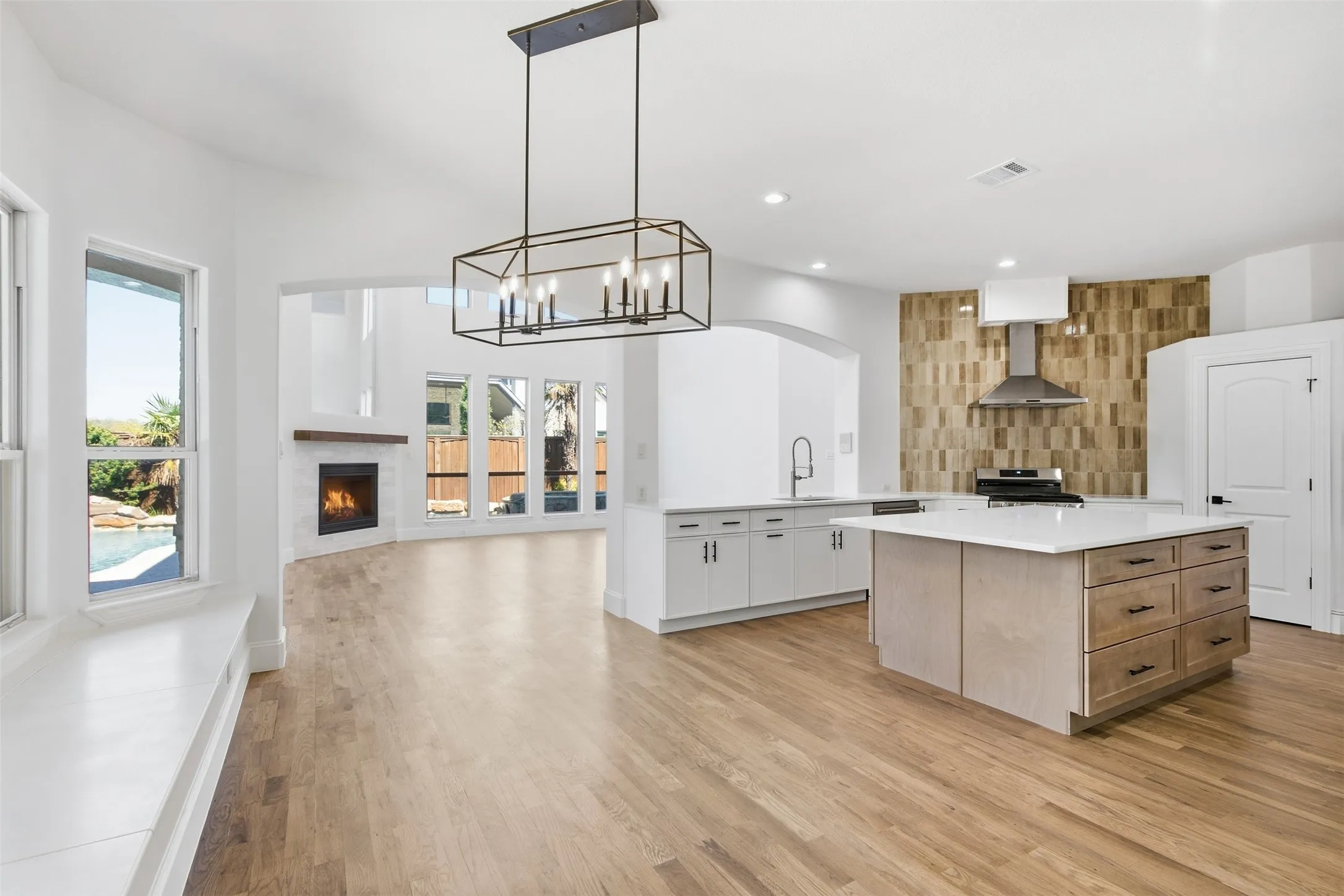 Single Family Residence For Sale in Denton County , 4012 Glenhurst Lane, Frisco, Texas 75033, 5 Bedroom, 6 Bathroom, 3 Garage spaces, 4,777 Sqft, built in 2009, mls#21402806, Real Estate Agent in Frisco, Homes For Sale in Denton county, Homes For Sale in Frisco, Realtor in Frisco Texas, Real Estate Brokerage Independent Realty Texas, Luminita Cordes Realtor