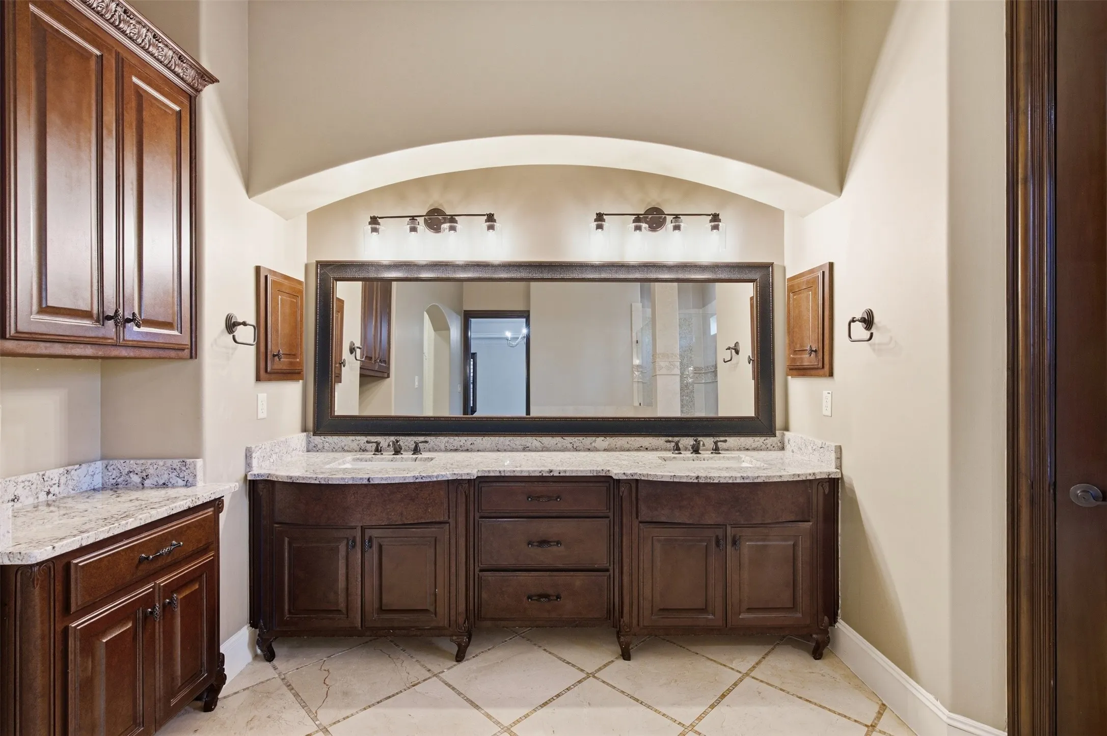 Single Family Residence For Sale in Denton County , 4012 Glenhurst Lane, Frisco, Texas 75033, 5 Bedroom, 6 Bathroom, 3 Garage spaces, 4,777 Sqft, built in 2009, mls#21402806, Real Estate Agent in Frisco, Homes For Sale in Denton county, Homes For Sale in Frisco, Realtor in Frisco Texas, Real Estate Brokerage Independent Realty Texas, Luminita Cordes Realtor