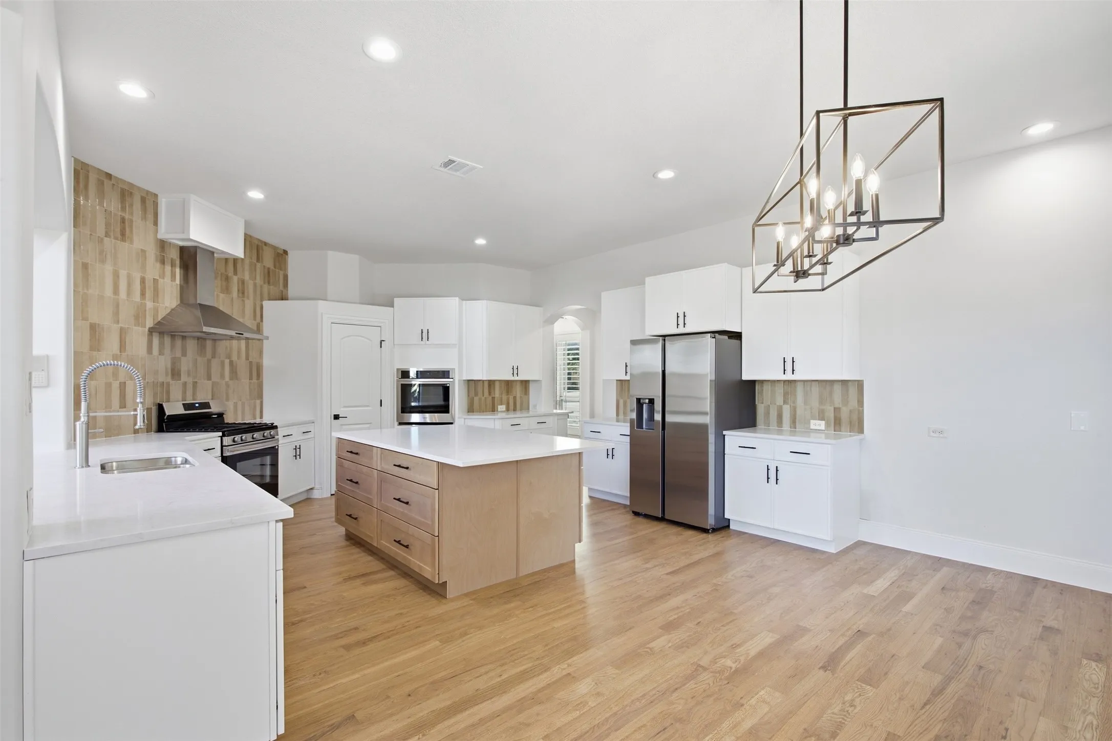 Single Family Residence For Sale in Denton County , 4012 Glenhurst Lane, Frisco, Texas 75033, 5 Bedroom, 6 Bathroom, 3 Garage spaces, 4,777 Sqft, built in 2009, mls#21402806, Real Estate Agent in Frisco, Homes For Sale in Denton county, Homes For Sale in Frisco, Realtor in Frisco Texas, Real Estate Brokerage Independent Realty Texas, Luminita Cordes Realtor