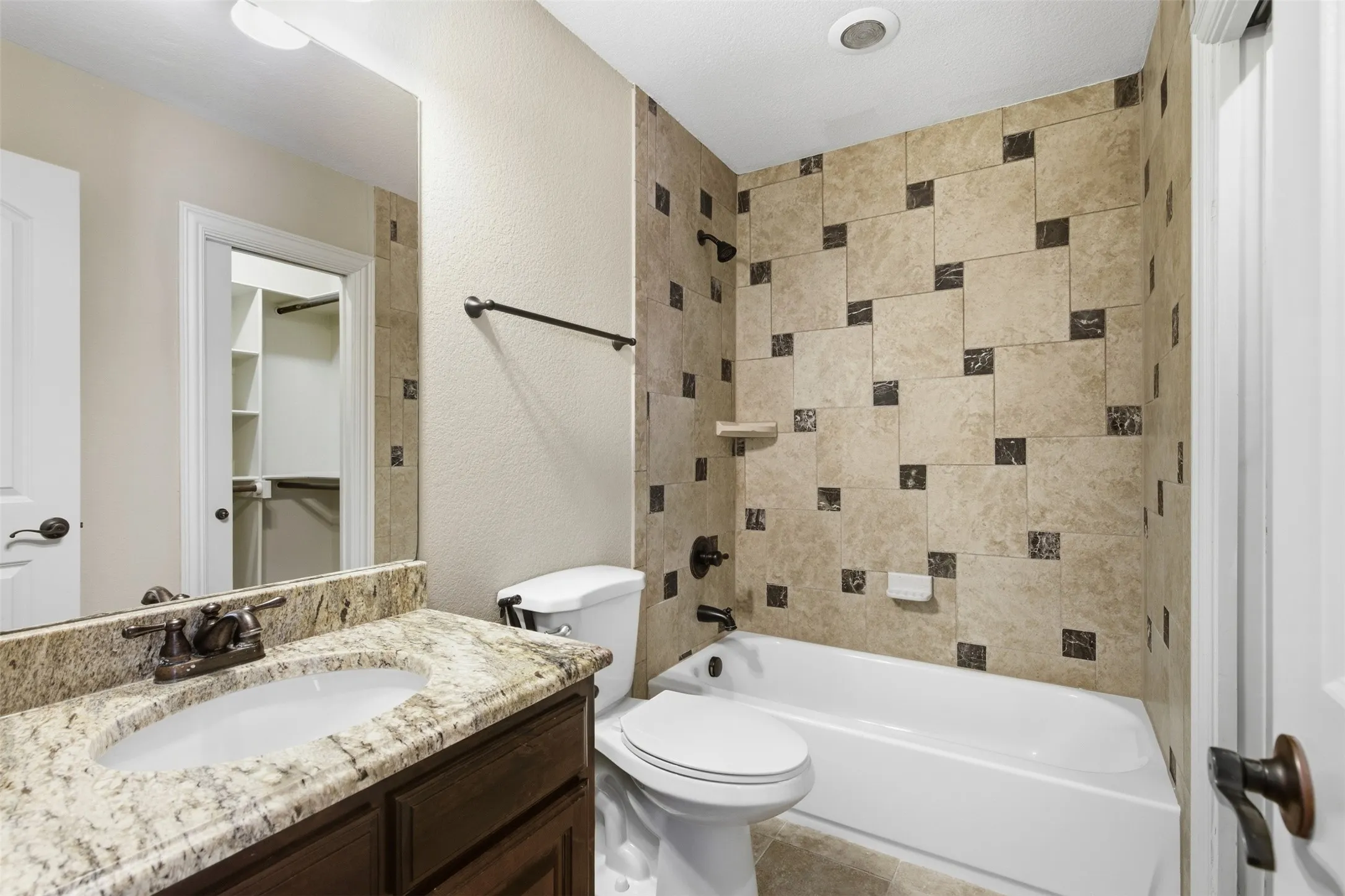 Single Family Residence For Sale in Denton County , 4012 Glenhurst Lane, Frisco, Texas 75033, 5 Bedroom, 6 Bathroom, 3 Garage spaces, 4,777 Sqft, built in 2009, mls#21402806, Real Estate Agent in Frisco, Homes For Sale in Denton county, Homes For Sale in Frisco, Realtor in Frisco Texas, Real Estate Brokerage Independent Realty Texas, Luminita Cordes Realtor
