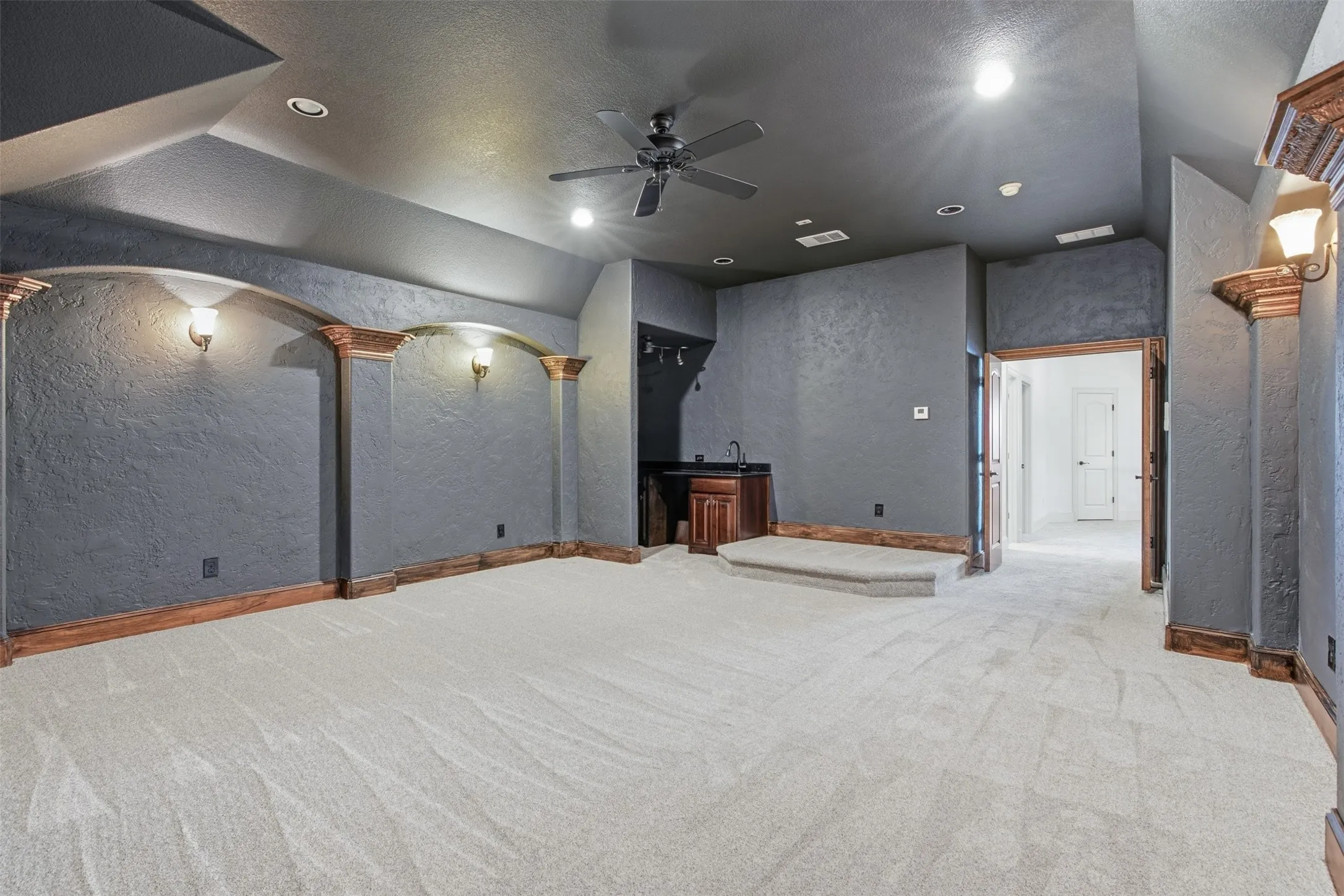 Single Family Residence For Sale in Denton County , 4012 Glenhurst Lane, Frisco, Texas 75033, 5 Bedroom, 6 Bathroom, 3 Garage spaces, 4,777 Sqft, built in 2009, mls#21402806, Real Estate Agent in Frisco, Homes For Sale in Denton county, Homes For Sale in Frisco, Realtor in Frisco Texas, Real Estate Brokerage Independent Realty Texas, Luminita Cordes Realtor