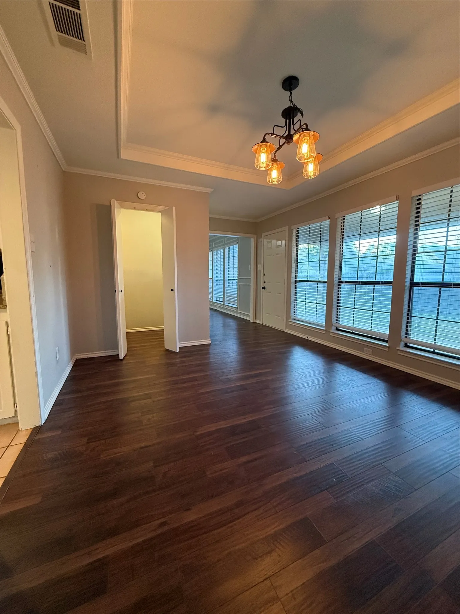 Single Family Residence For Sale in Tarrant County , 3407 Ruidoso Drive, Arlington, Texas 76017, 4 Bedroom, 4 Bathroom, 2 Garage spaces, 2,237 Sqft, built in 1983, mls#21406540, Real Estate Agent in Arlington, Homes For Sale in Tarrant county, Homes For Sale in Arlington, Realtor in Arlington Texas, Real Estate Brokerage Independent Realty Texas, Luminita Cordes Realtor