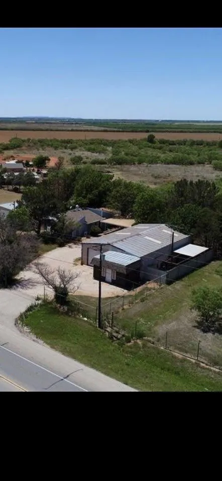 Single Family Residence For Sale in Taylor County , 6826 US Hwy 277 S, Abilene, Texas 79606, 1 Bedroom, 2 Bathroom, Garage spaces, 900 Sqft, built in 1986, mls#21406543, Real Estate Agent in Abilene, Homes For Sale in Taylor county, Homes For Sale in Abilene, Realtor in Abilene Texas, Real Estate Brokerage Independent Realty Texas, Luminita Cordes Realtor