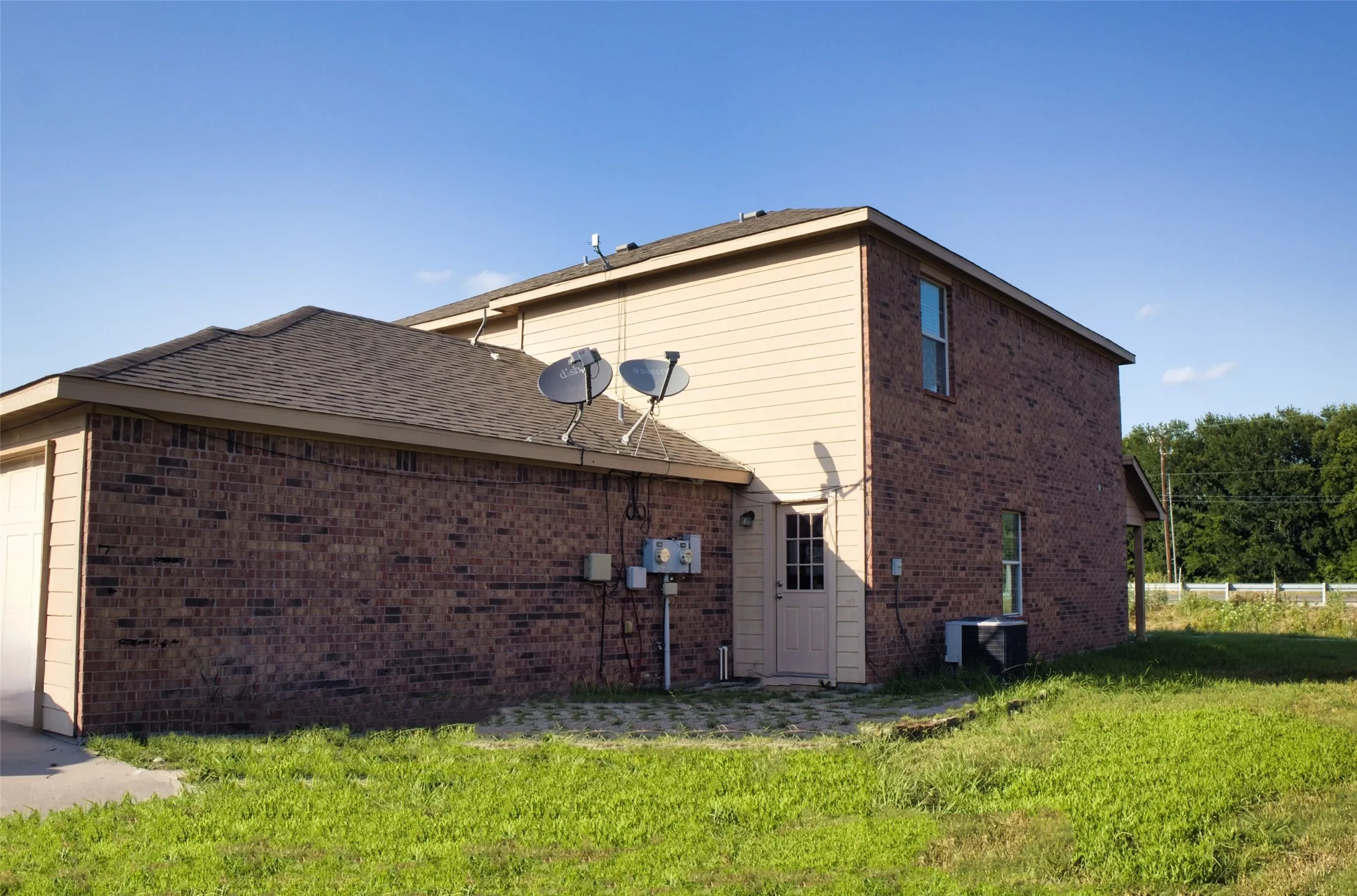 Duplex For Rent in Grayson County , 1708 S Waco Street, Van Alstyne, Texas 75495, 3 Bedroom, 2 Bathroom, 1 Garage spaces, 1,242 Sqft, built in 2013, mls#21406528, Real Estate Agent in Van Alstyne, Homes For Rent in Grayson county, Homes For Rent in Van Alstyne, Realtor in Van Alstyne Texas, Real Estate Brokerage Independent Realty Texas, Luminita Cordes Realtor
