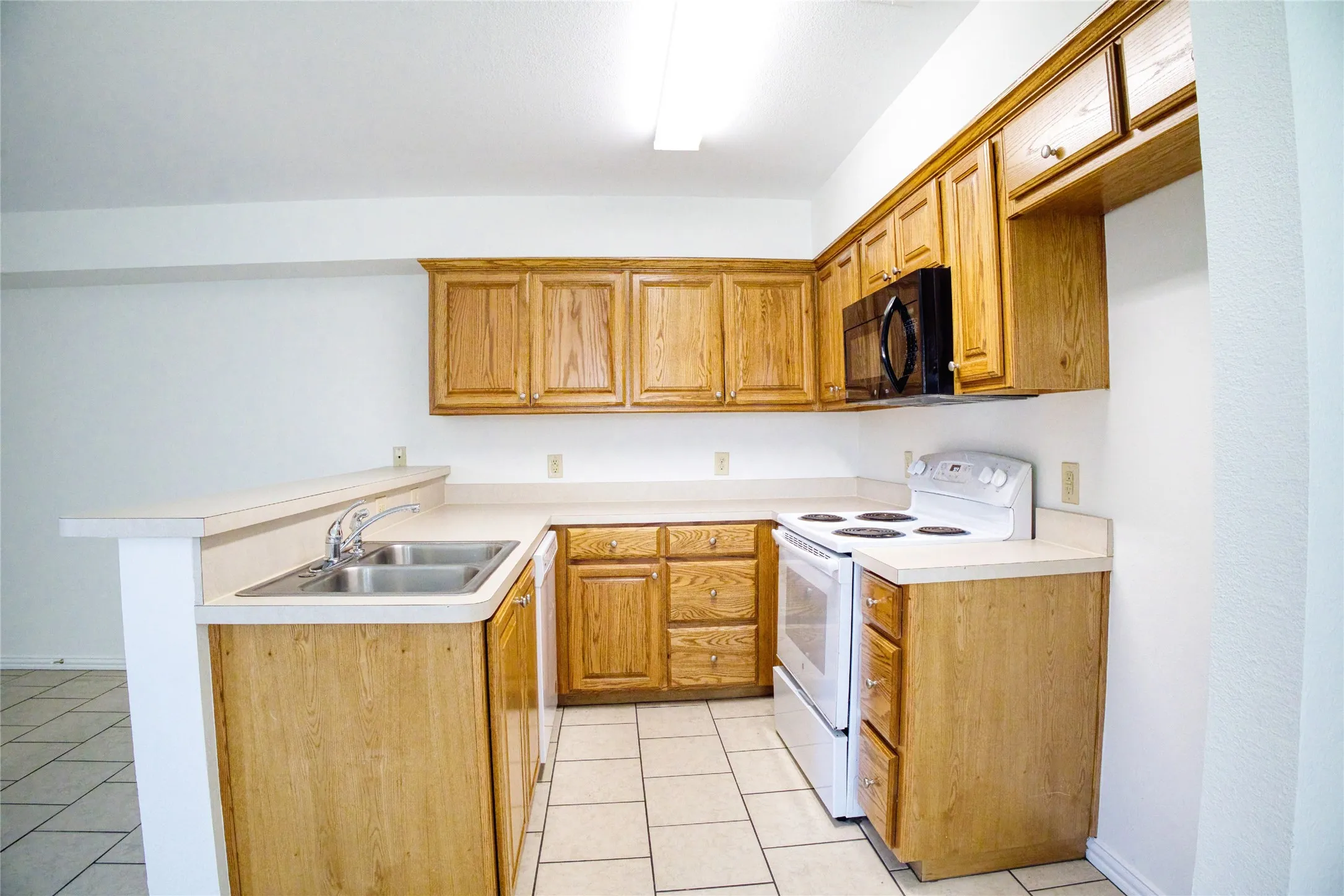 Duplex For Rent in Grayson County , 1708 S Waco Street, Van Alstyne, Texas 75495, 3 Bedroom, 2 Bathroom, 1 Garage spaces, 1,242 Sqft, built in 2013, mls#21406528, Real Estate Agent in Van Alstyne, Homes For Rent in Grayson county, Homes For Rent in Van Alstyne, Realtor in Van Alstyne Texas, Real Estate Brokerage Independent Realty Texas, Luminita Cordes Realtor