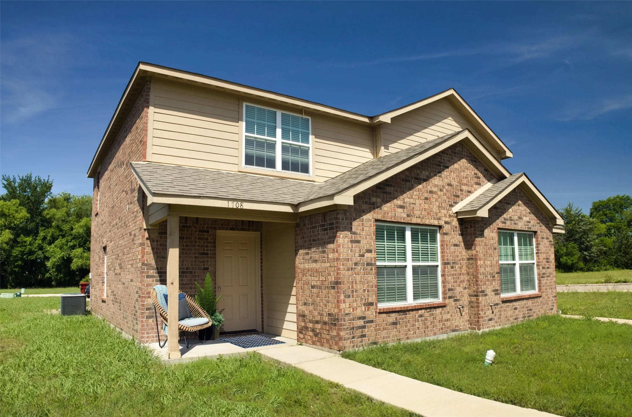 Duplex For Rent in Grayson County , 1708 S Waco Street, Van Alstyne, Texas 75495, 3 Bedroom, 2 Bathroom, 1 Garage spaces, 1,242 Sqft, built in 2013, mls#21406528, Real Estate Agent in Van Alstyne, Homes For Rent in Grayson county, Homes For Rent in Van Alstyne, Realtor in Van Alstyne Texas, Real Estate Brokerage Independent Realty Texas, Luminita Cordes Realtor