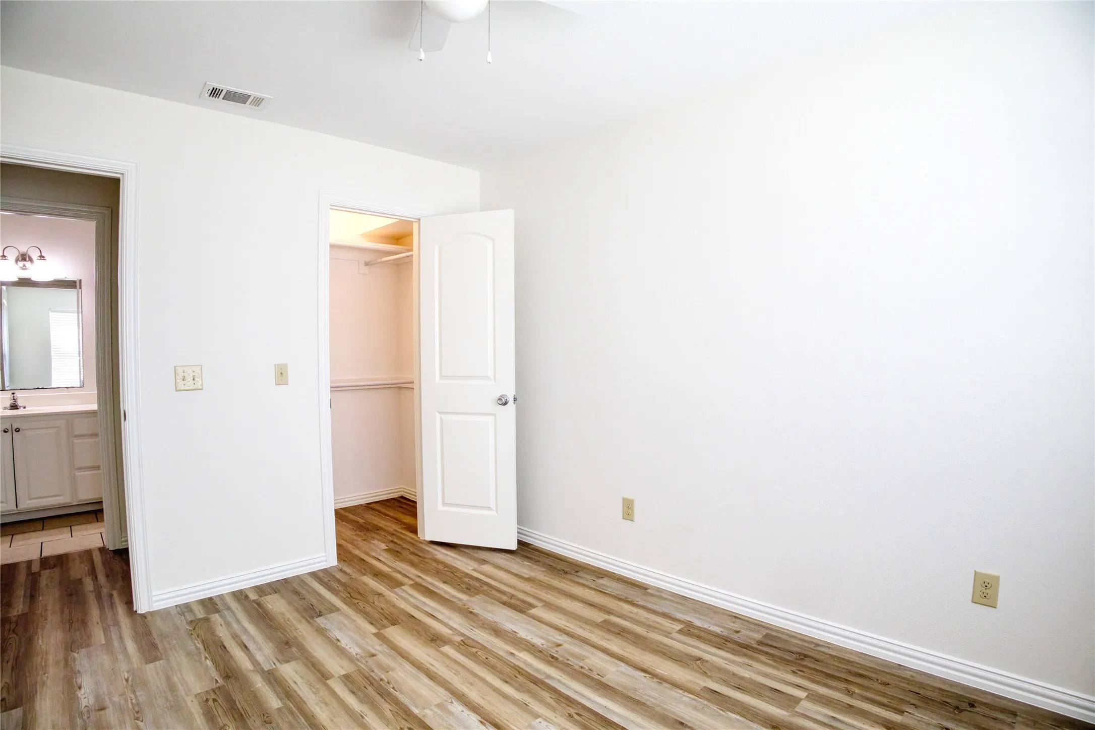 Duplex For Rent in Grayson County , 1708 S Waco Street, Van Alstyne, Texas 75495, 3 Bedroom, 2 Bathroom, 1 Garage spaces, 1,242 Sqft, built in 2013, mls#21406528, Real Estate Agent in Van Alstyne, Homes For Rent in Grayson county, Homes For Rent in Van Alstyne, Realtor in Van Alstyne Texas, Real Estate Brokerage Independent Realty Texas, Luminita Cordes Realtor