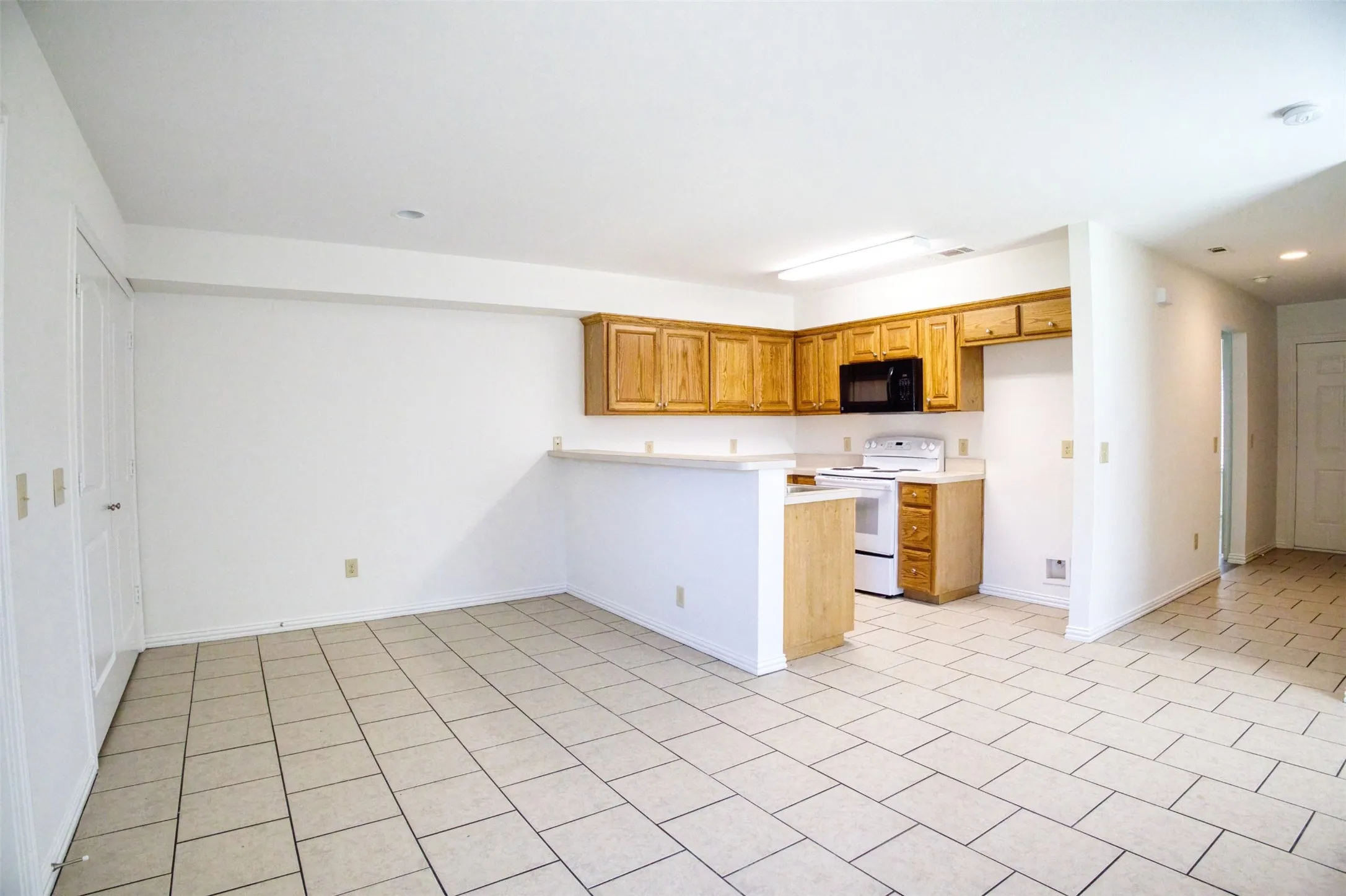 Duplex For Rent in Grayson County , 1708 S Waco Street, Van Alstyne, Texas 75495, 3 Bedroom, 2 Bathroom, 1 Garage spaces, 1,242 Sqft, built in 2013, mls#21406528, Real Estate Agent in Van Alstyne, Homes For Rent in Grayson county, Homes For Rent in Van Alstyne, Realtor in Van Alstyne Texas, Real Estate Brokerage Independent Realty Texas, Luminita Cordes Realtor