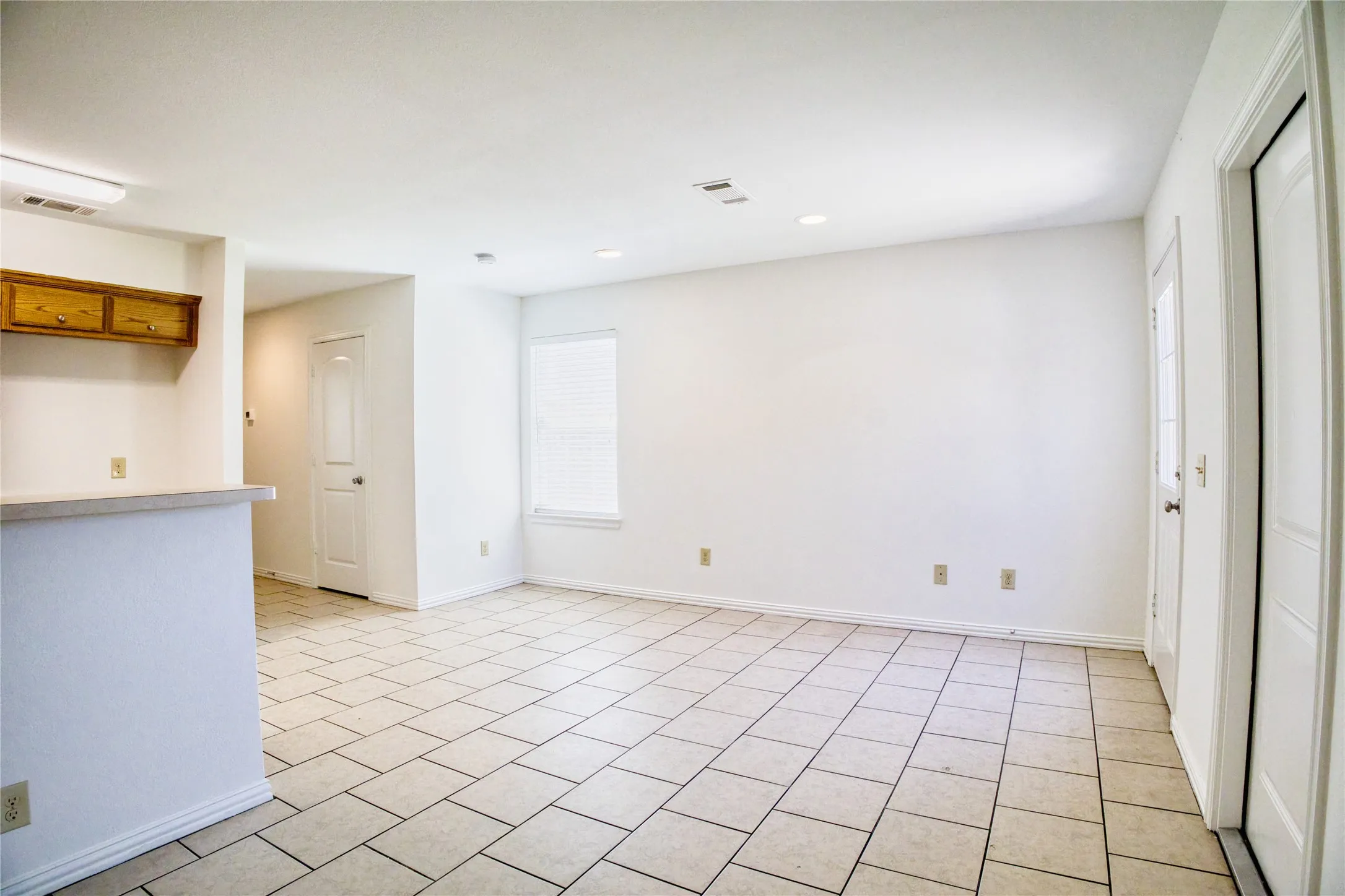 Duplex For Rent in Grayson County , 1708 S Waco Street, Van Alstyne, Texas 75495, 3 Bedroom, 2 Bathroom, 1 Garage spaces, 1,242 Sqft, built in 2013, mls#21406528, Real Estate Agent in Van Alstyne, Homes For Rent in Grayson county, Homes For Rent in Van Alstyne, Realtor in Van Alstyne Texas, Real Estate Brokerage Independent Realty Texas, Luminita Cordes Realtor