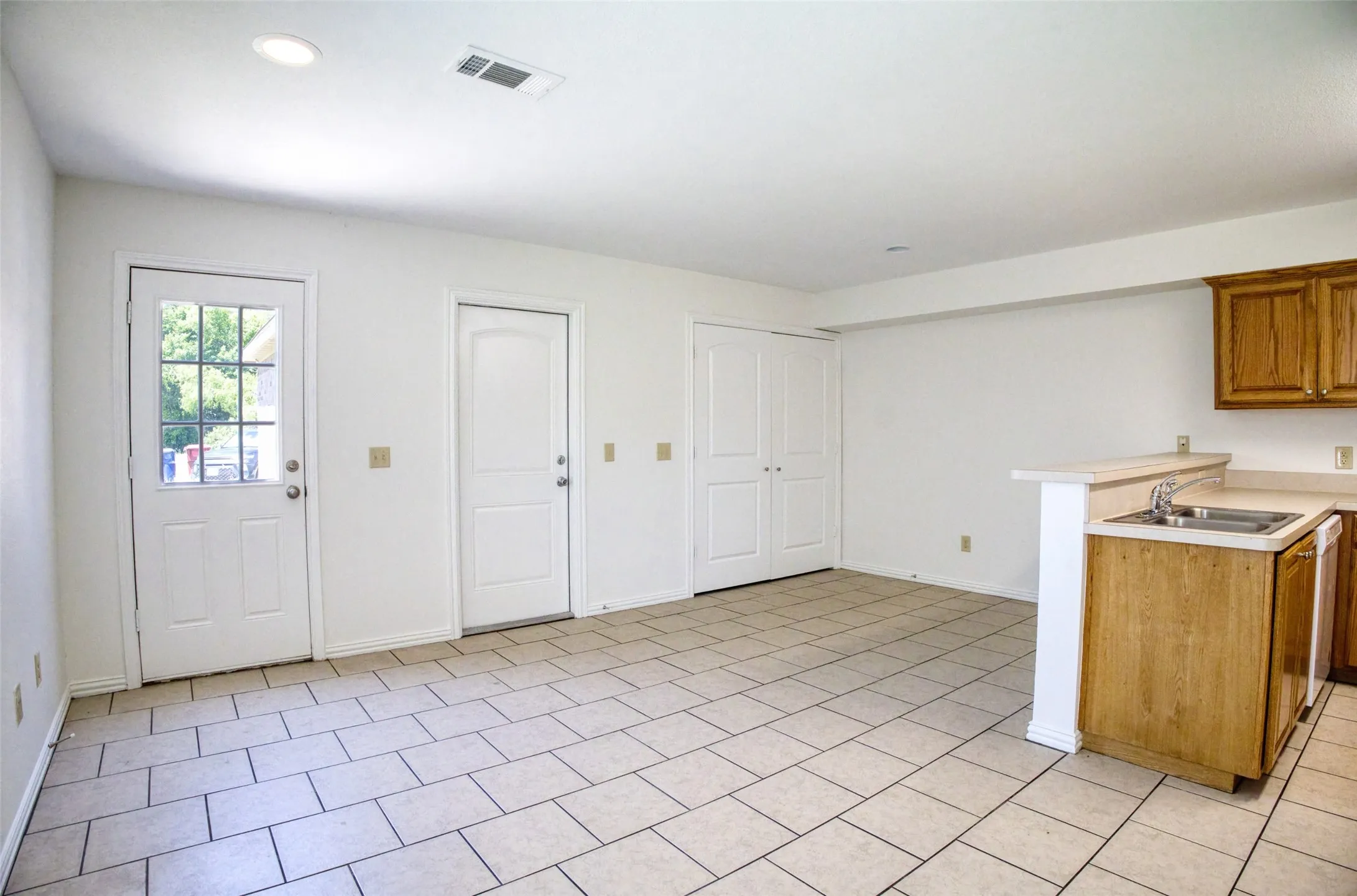 Duplex For Rent in Grayson County , 1708 S Waco Street, Van Alstyne, Texas 75495, 3 Bedroom, 2 Bathroom, 1 Garage spaces, 1,242 Sqft, built in 2013, mls#21406528, Real Estate Agent in Van Alstyne, Homes For Rent in Grayson county, Homes For Rent in Van Alstyne, Realtor in Van Alstyne Texas, Real Estate Brokerage Independent Realty Texas, Luminita Cordes Realtor