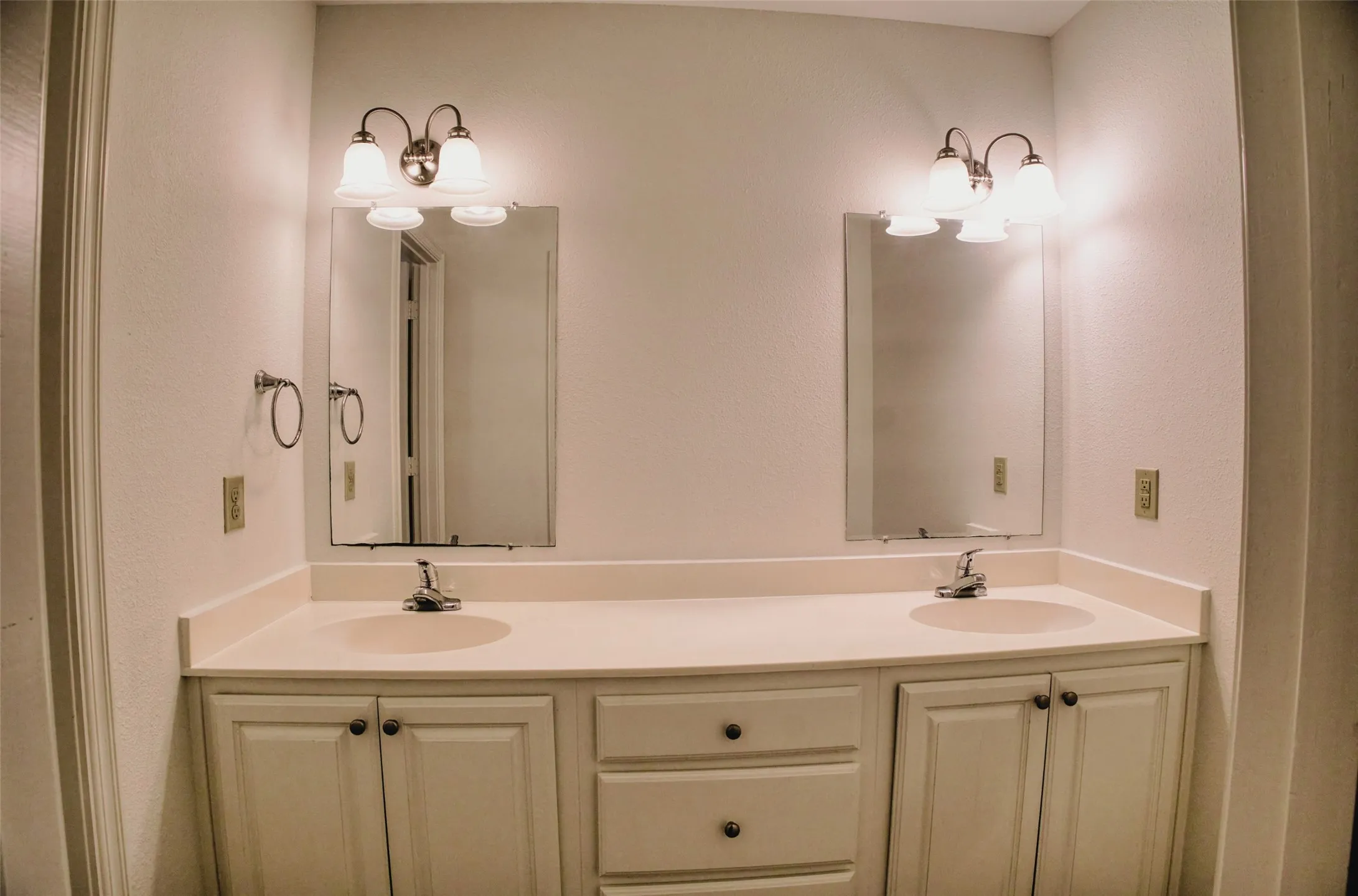 Duplex For Rent in Grayson County , 1708 S Waco Street, Van Alstyne, Texas 75495, 3 Bedroom, 2 Bathroom, 1 Garage spaces, 1,242 Sqft, built in 2013, mls#21406528, Real Estate Agent in Van Alstyne, Homes For Rent in Grayson county, Homes For Rent in Van Alstyne, Realtor in Van Alstyne Texas, Real Estate Brokerage Independent Realty Texas, Luminita Cordes Realtor
