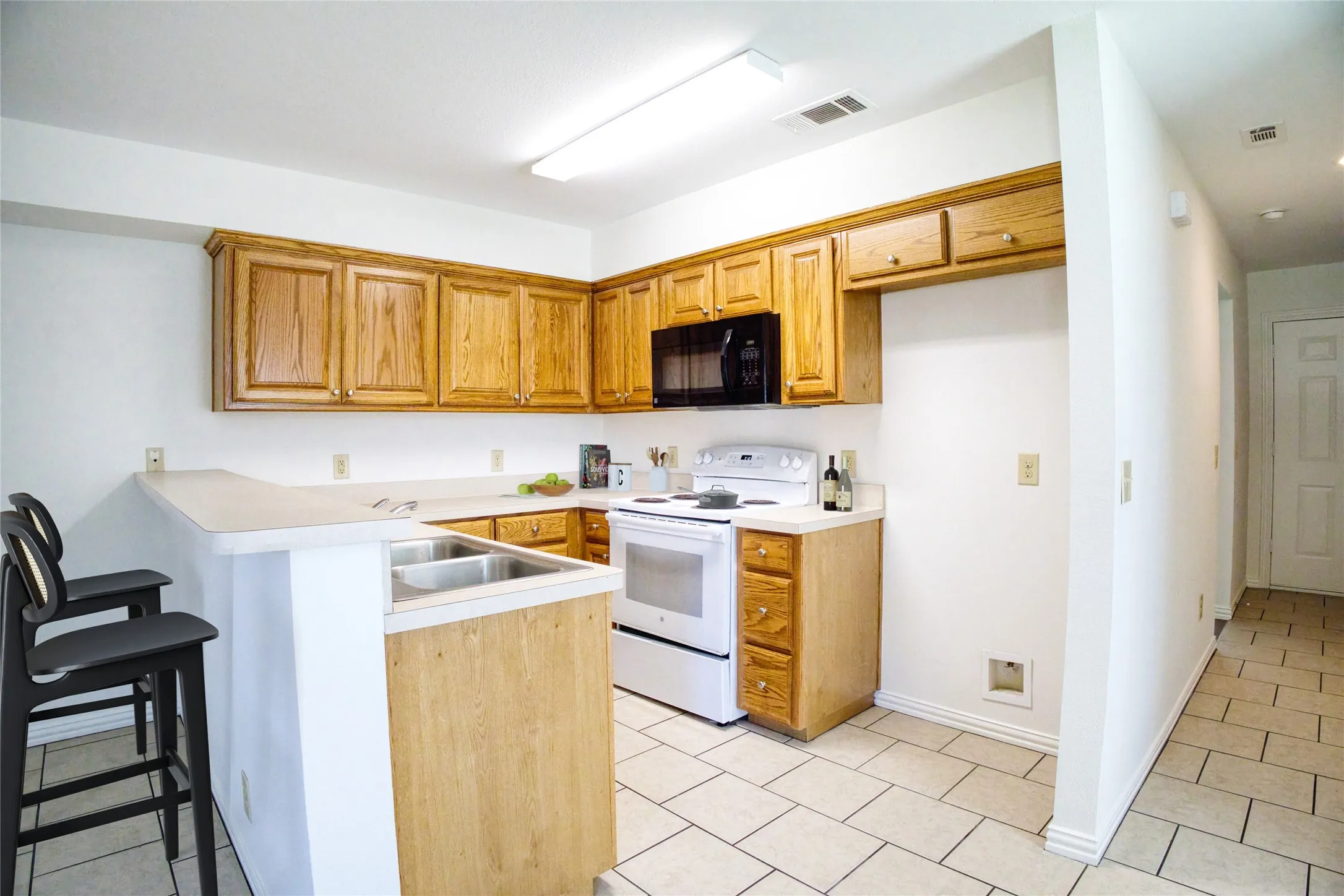 Duplex For Rent in Grayson County , 1708 S Waco Street, Van Alstyne, Texas 75495, 3 Bedroom, 2 Bathroom, 1 Garage spaces, 1,242 Sqft, built in 2013, mls#21406528, Real Estate Agent in Van Alstyne, Homes For Rent in Grayson county, Homes For Rent in Van Alstyne, Realtor in Van Alstyne Texas, Real Estate Brokerage Independent Realty Texas, Luminita Cordes Realtor