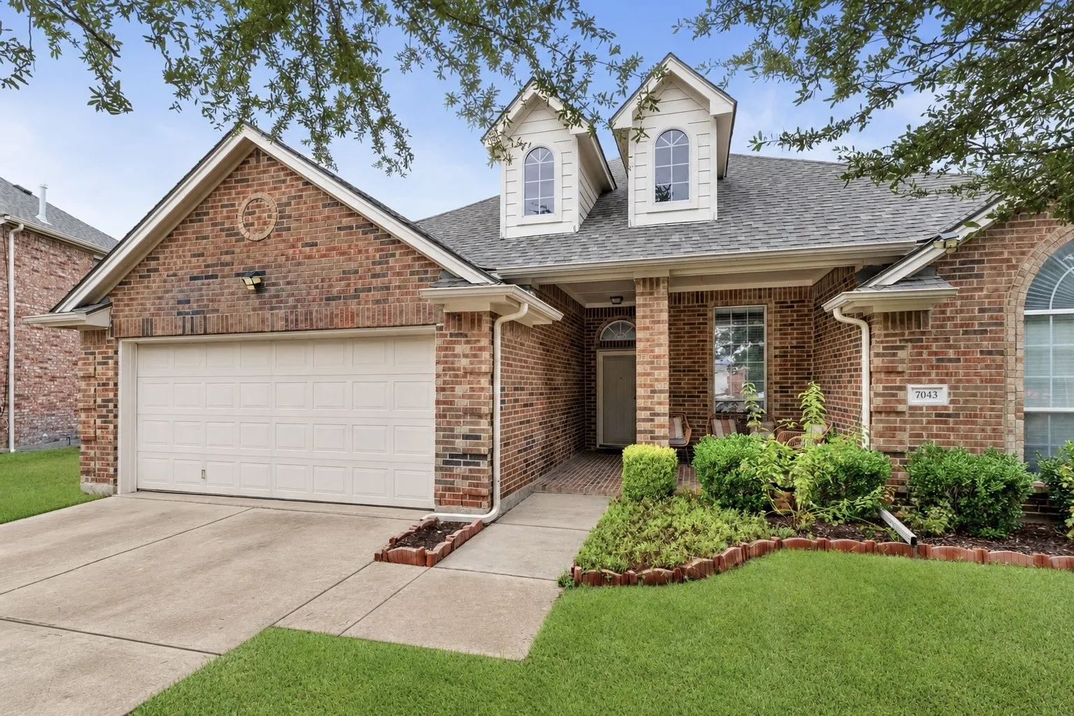 Single Family Residence For Sale in Dallas County , 7043 Granville Court, Dallas, Texas 75249, 4 Bedroom, 2 Bathroom, 2 Garage spaces, 2,303 Sqft, built in 2004, mls#21404976, Real Estate Agent in Dallas, Homes For Sale in Dallas county, Homes For Sale in Dallas, Realtor in Dallas Texas, Real Estate Brokerage Independent Realty Texas, Luminita Cordes Realtor