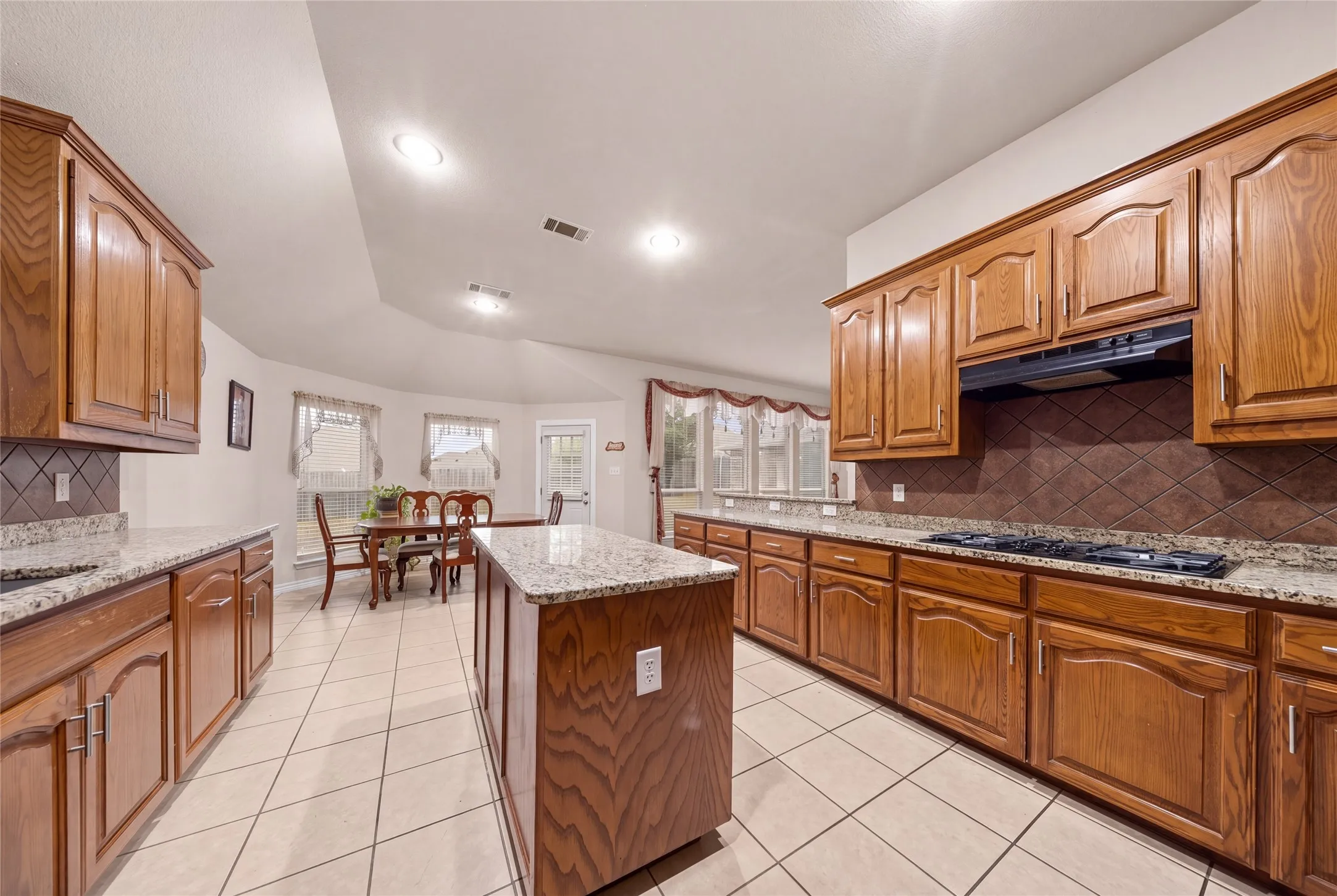 Single Family Residence For Sale in Dallas County , 7043 Granville Court, Dallas, Texas 75249, 4 Bedroom, 2 Bathroom, 2 Garage spaces, 2,303 Sqft, built in 2004, mls#21404976, Real Estate Agent in Dallas, Homes For Sale in Dallas county, Homes For Sale in Dallas, Realtor in Dallas Texas, Real Estate Brokerage Independent Realty Texas, Luminita Cordes Realtor