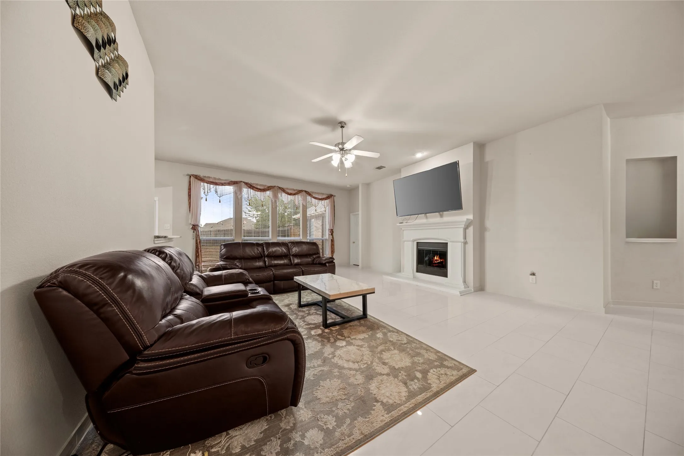 Single Family Residence For Sale in Dallas County , 7043 Granville Court, Dallas, Texas 75249, 4 Bedroom, 2 Bathroom, 2 Garage spaces, 2,303 Sqft, built in 2004, mls#21404976, Real Estate Agent in Dallas, Homes For Sale in Dallas county, Homes For Sale in Dallas, Realtor in Dallas Texas, Real Estate Brokerage Independent Realty Texas, Luminita Cordes Realtor
