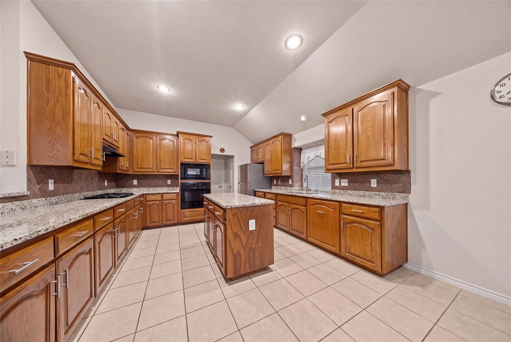 Single Family Residence For Sale in Dallas County , 7043 Granville Court, Dallas, Texas 75249, 4 Bedroom, 2 Bathroom, 2 Garage spaces, 2,303 Sqft, built in 2004, mls#21404976, Real Estate Agent in Dallas, Homes For Sale in Dallas county, Homes For Sale in Dallas, Realtor in Dallas Texas, Real Estate Brokerage Independent Realty Texas, Luminita Cordes Realtor