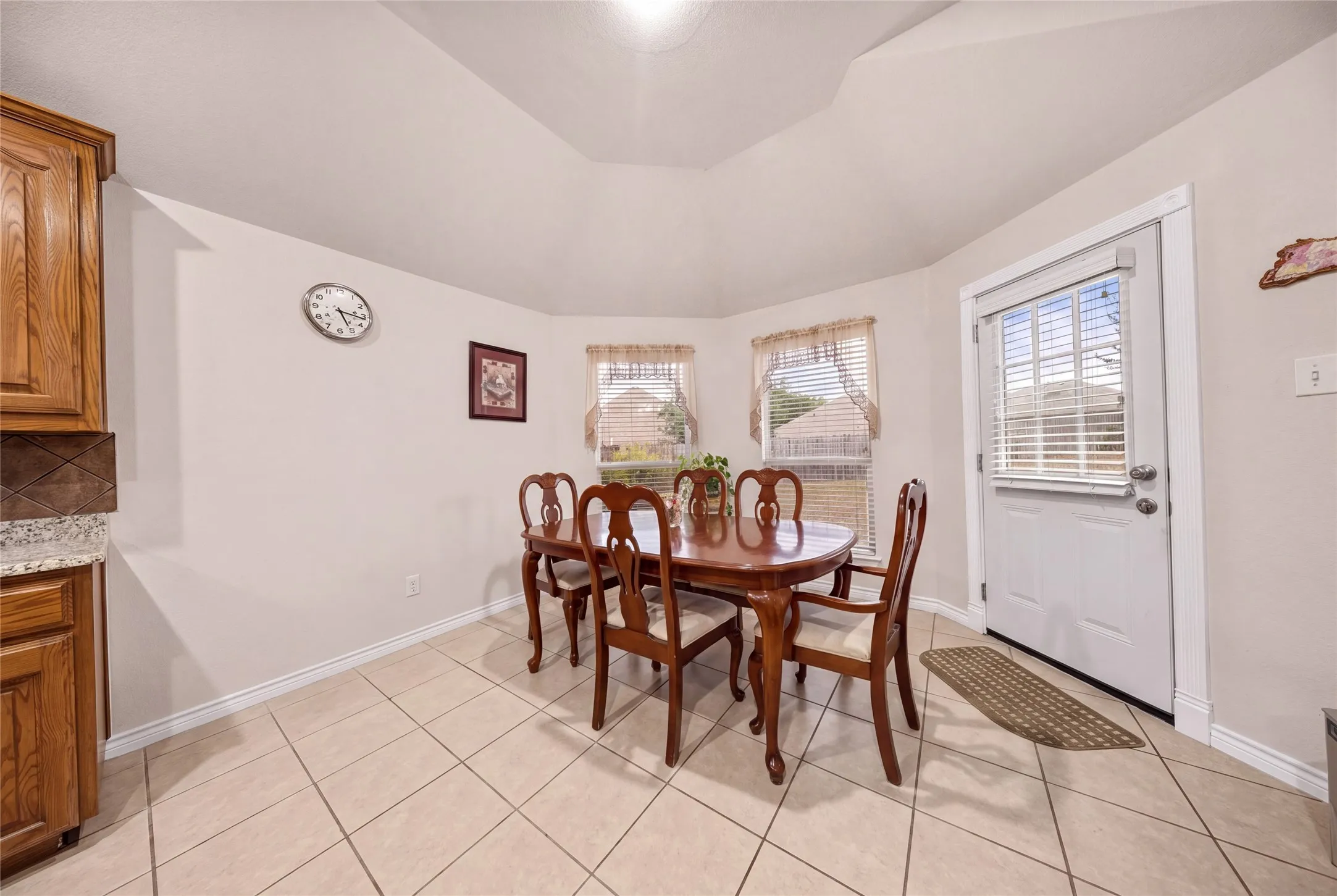Single Family Residence For Sale in Dallas County , 7043 Granville Court, Dallas, Texas 75249, 4 Bedroom, 2 Bathroom, 2 Garage spaces, 2,303 Sqft, built in 2004, mls#21404976, Real Estate Agent in Dallas, Homes For Sale in Dallas county, Homes For Sale in Dallas, Realtor in Dallas Texas, Real Estate Brokerage Independent Realty Texas, Luminita Cordes Realtor
