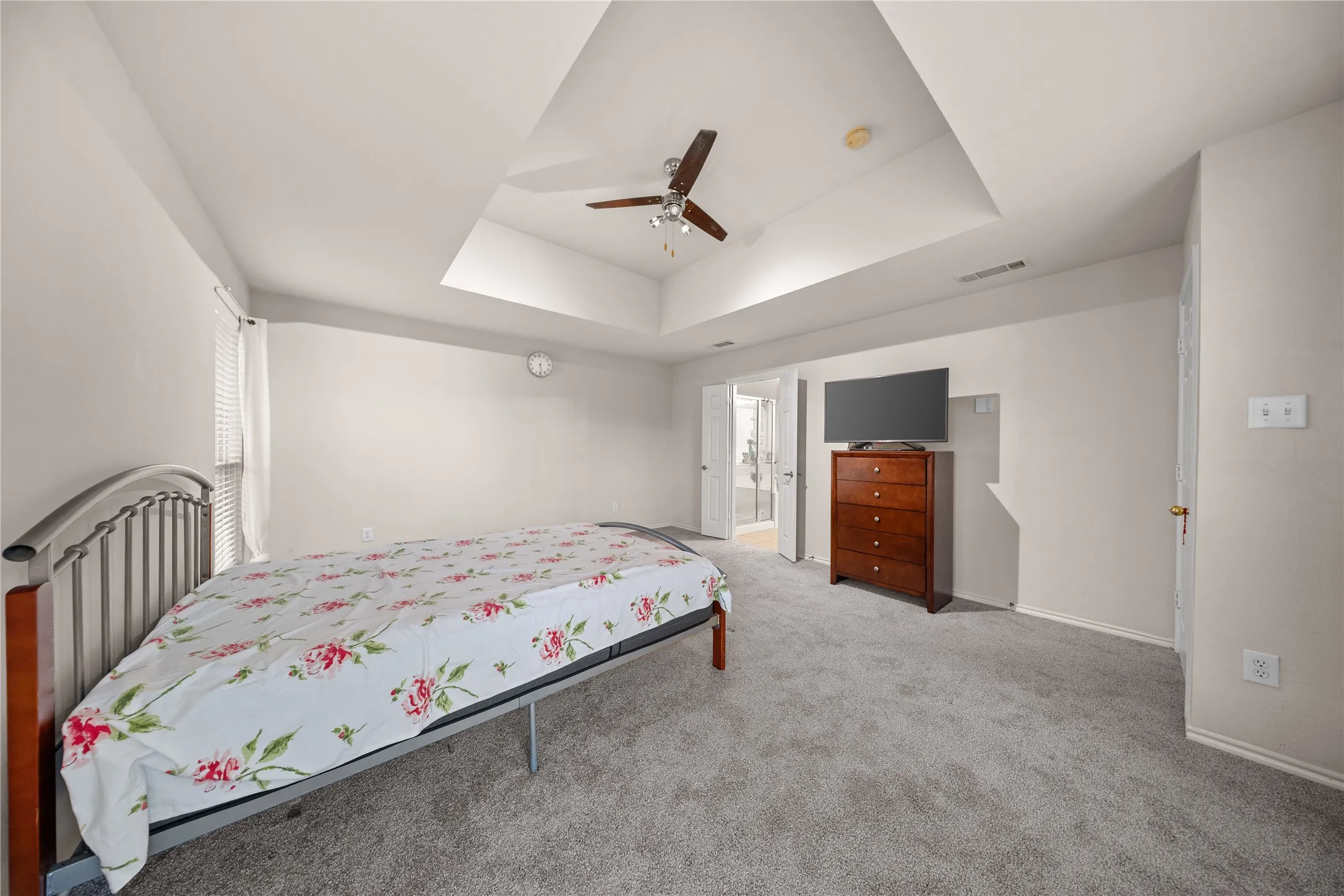 Single Family Residence For Sale in Dallas County , 7043 Granville Court, Dallas, Texas 75249, 4 Bedroom, 2 Bathroom, 2 Garage spaces, 2,303 Sqft, built in 2004, mls#21404976, Real Estate Agent in Dallas, Homes For Sale in Dallas county, Homes For Sale in Dallas, Realtor in Dallas Texas, Real Estate Brokerage Independent Realty Texas, Luminita Cordes Realtor